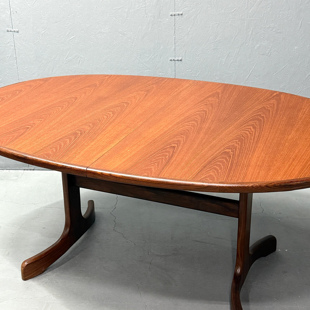 
                      
                        G-PLAN(ジープラン) / WHALE TAILE OVAL TABLE ホエールレッグ オーバルダイニングテーブル (401)
                      
                    