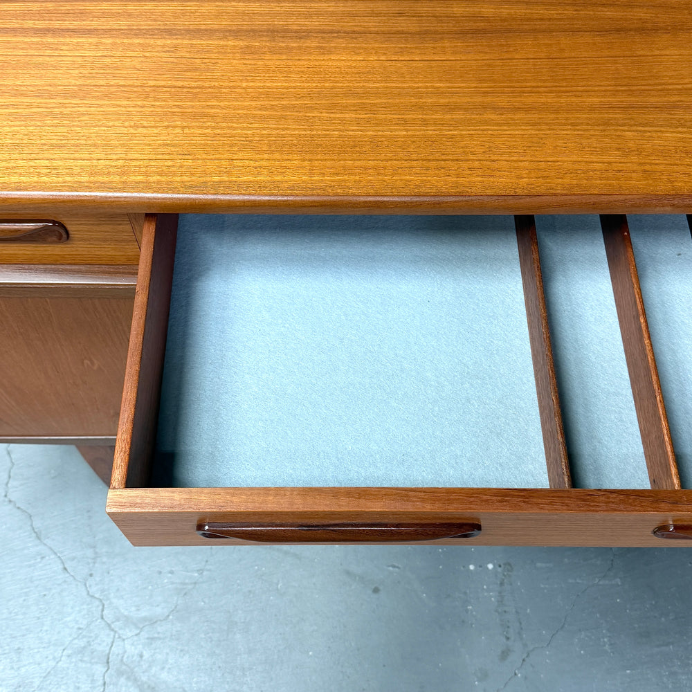 
                      
                        G-PLAN(ジープラン) / Fresco Sideboard フレスコ サイドボード (501)
                      
                    