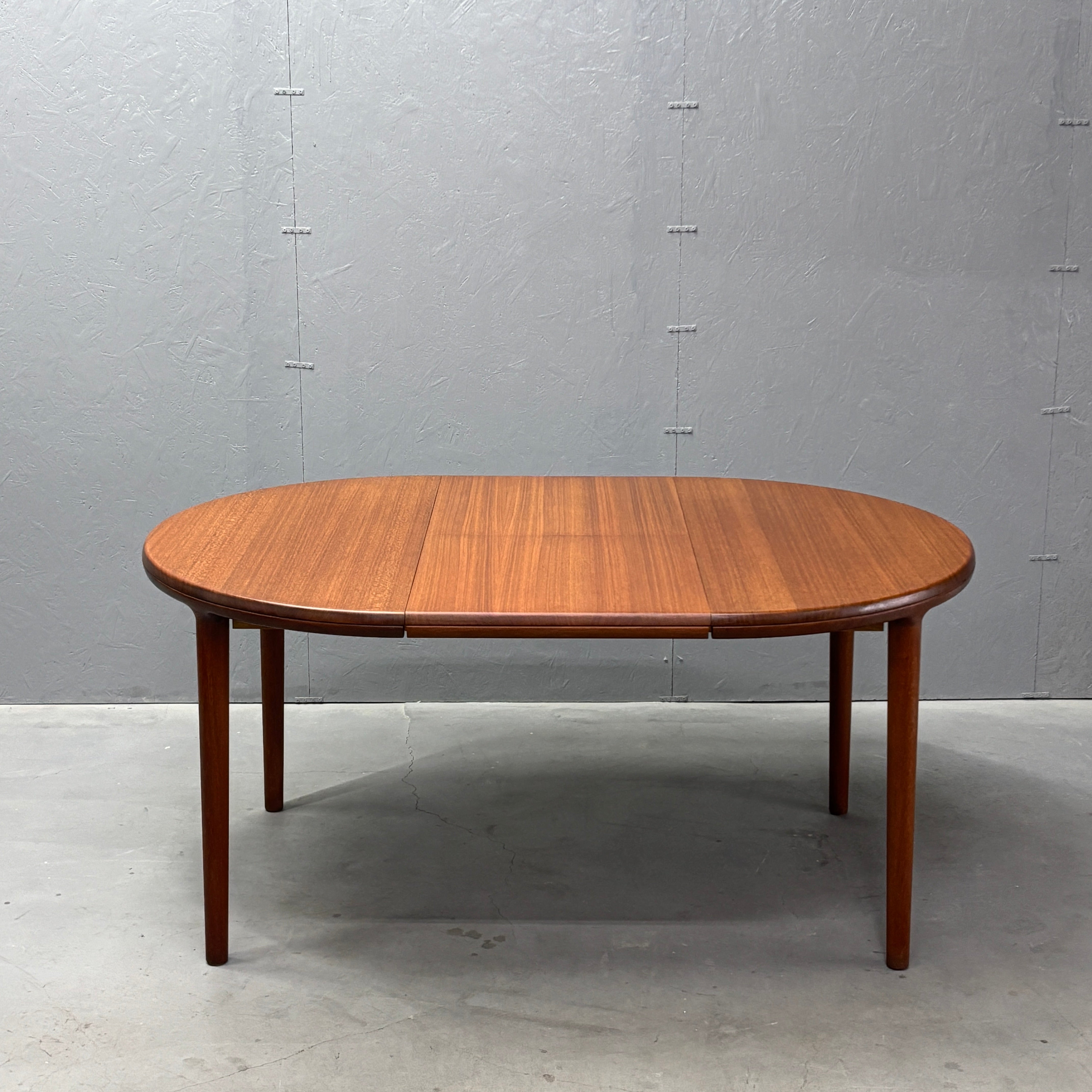 Danish Vintage / Extension Round Dining Table デンマーク