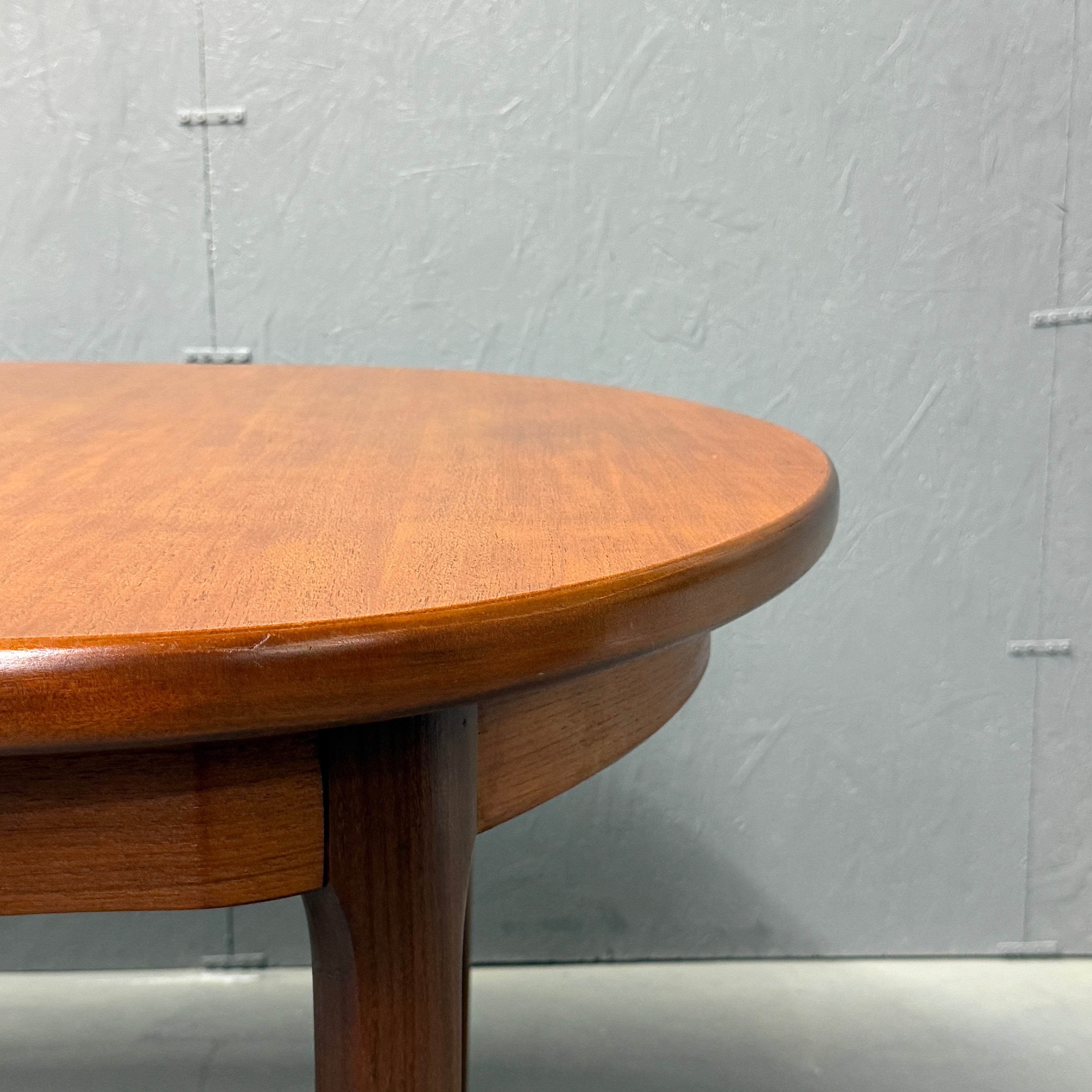 Elliots of Newbury(EON) / Oval Extension Dining Table – NONOR