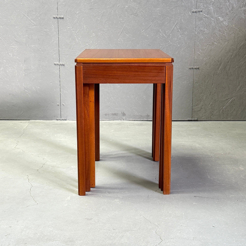 
                      
                        A.H.McINTOSH(マッキントッシュ) / Nest table ネストテーブル (401)
                      
                    