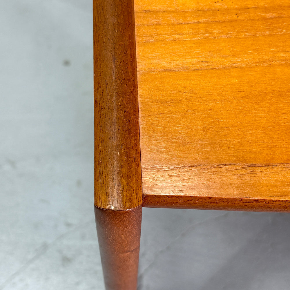 
                      
                        Teak Nest of Tables チーク ネストテーブル
                      
                    