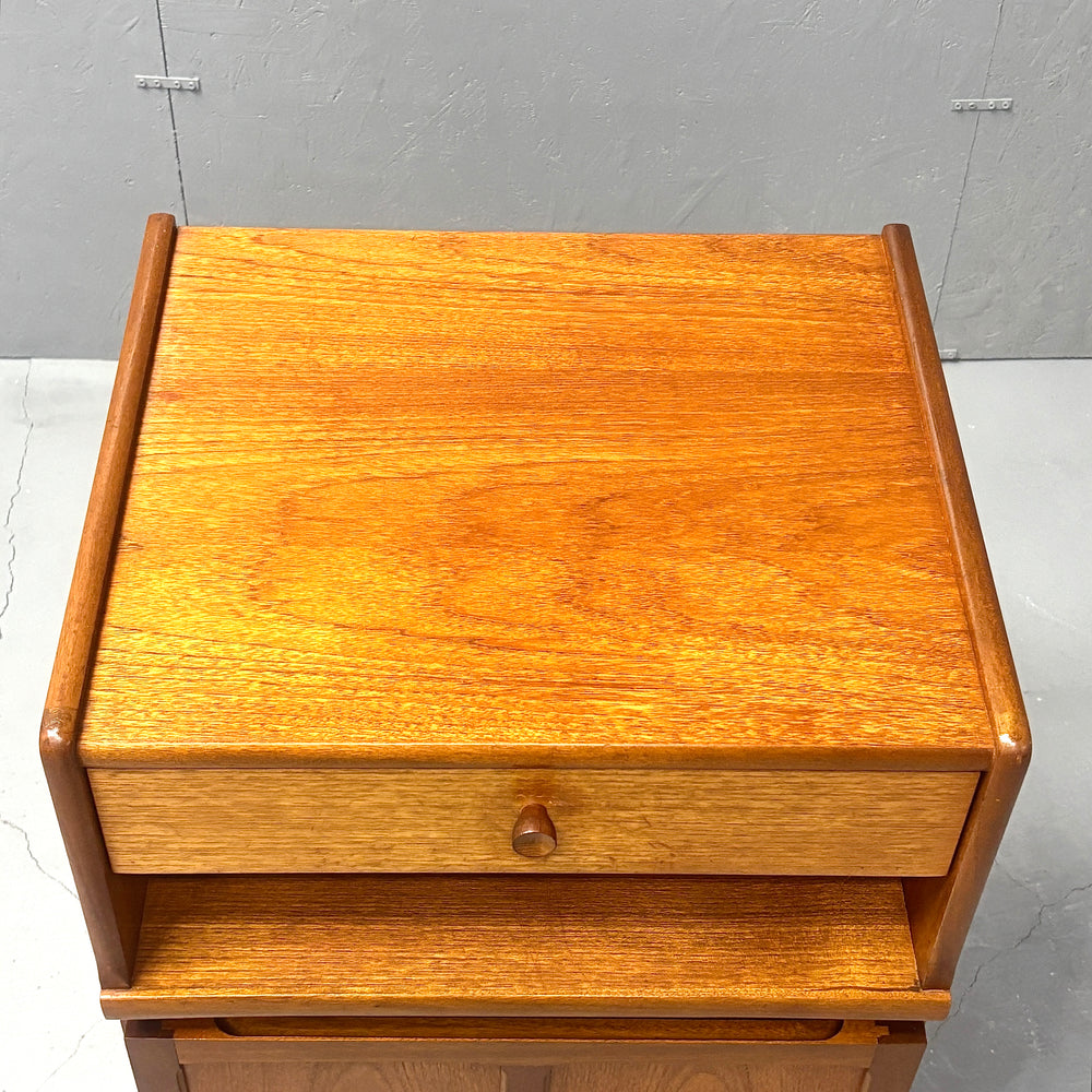 
                      
                        Nathan(ネイサン) / VINTAGE Small Cabinet
                      
                    