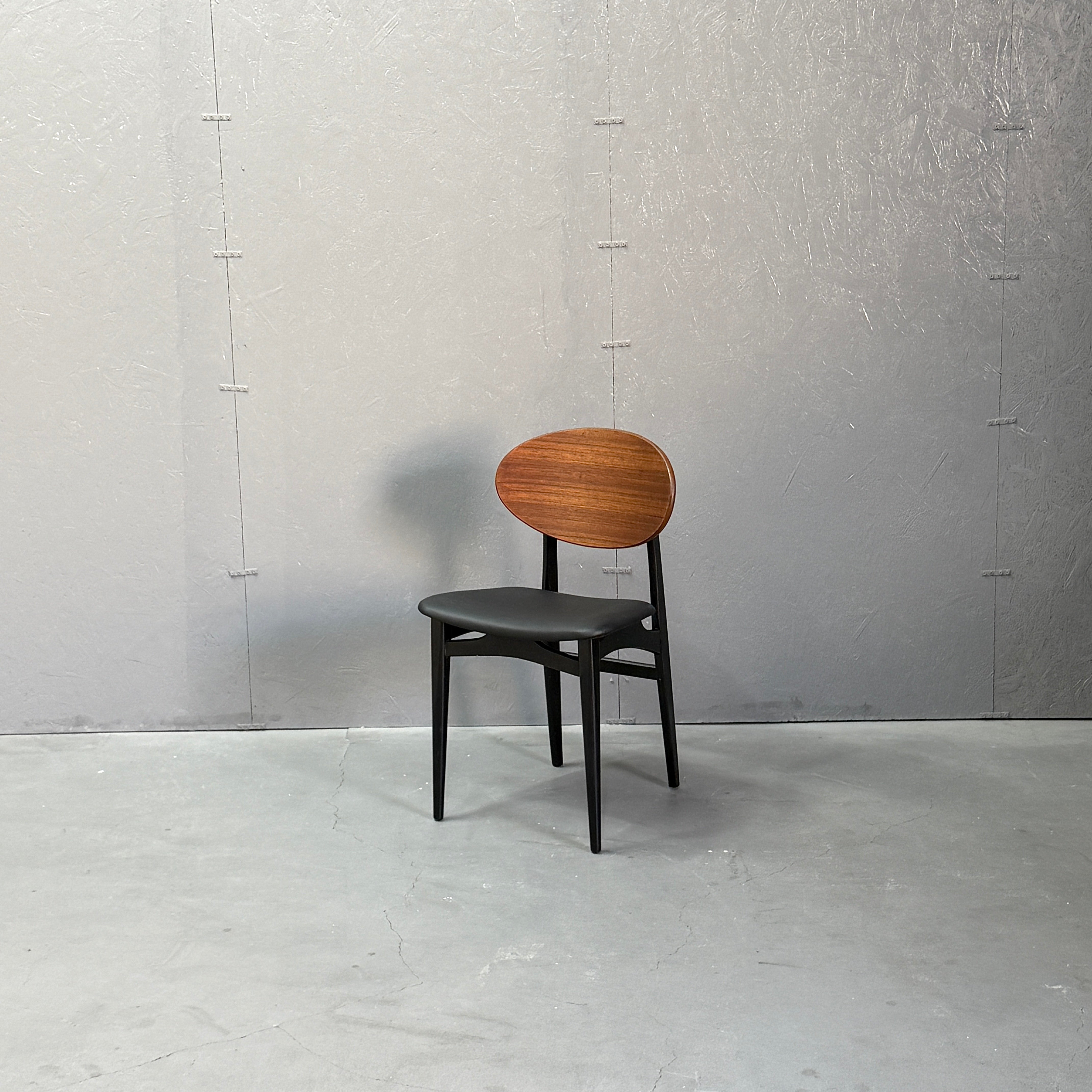 イギリス Beautility ヴィンテージ ダイニングチェア (4) Beautility (ビューティリティ) / Vintage chair ヴィンテージ