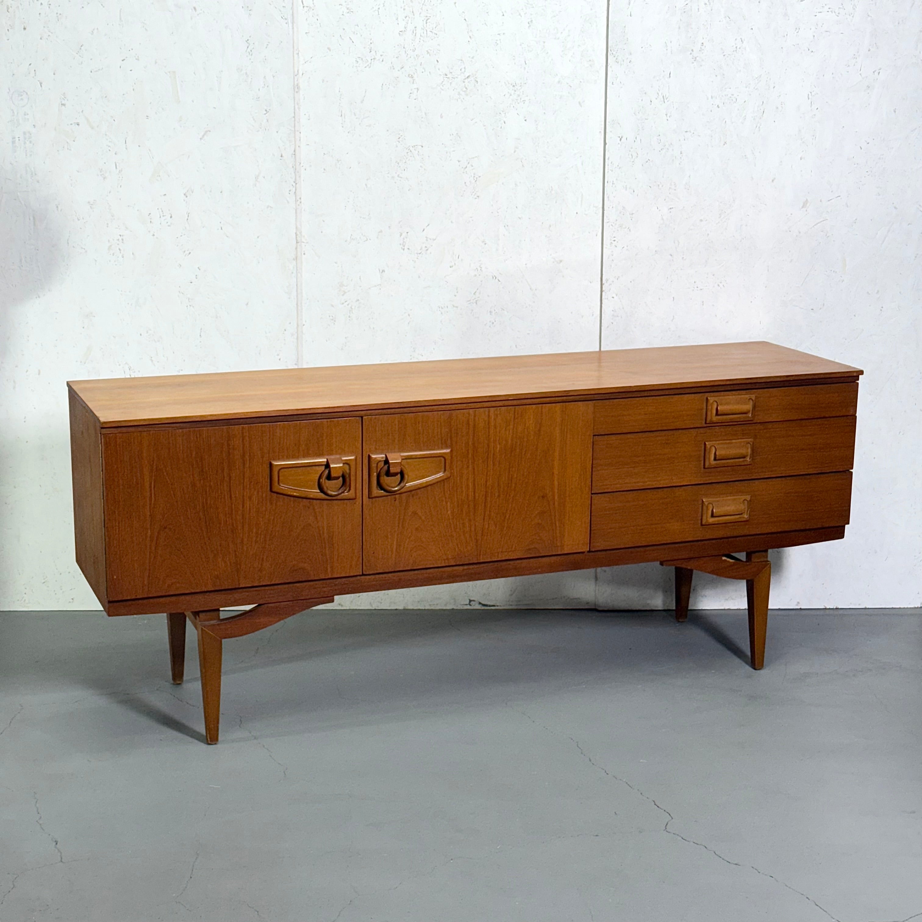 Beautility (ビューティリティ) / ヴィンテージ サイドボード (302