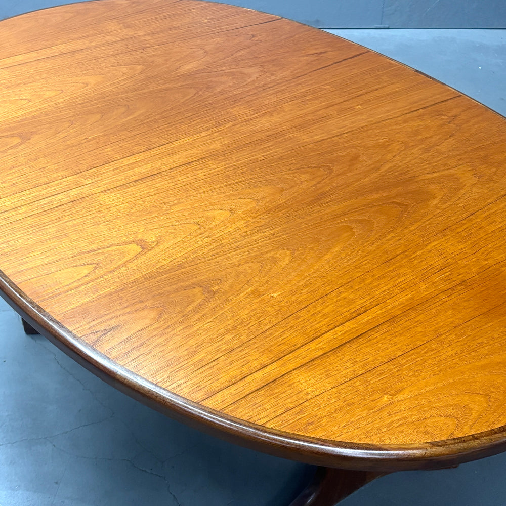 
                      
                        G-PLAN(ジープラン) / WHALE TAILE OVAL TABLE ホエールレッグ オーバルダイニングテーブル (301)
                      
                    