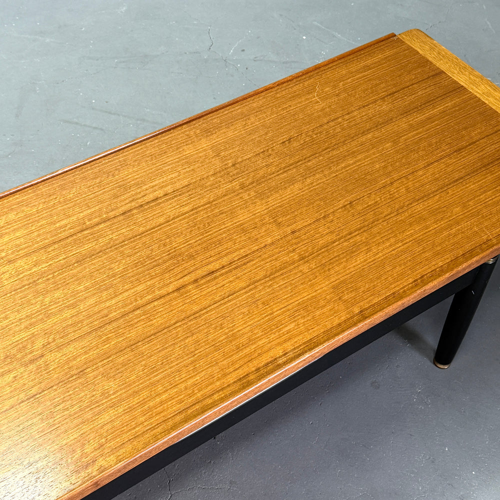 
                      
                        G-PLAN(ジープラン) / Tola & Black  Coffee table (501)
                      
                    