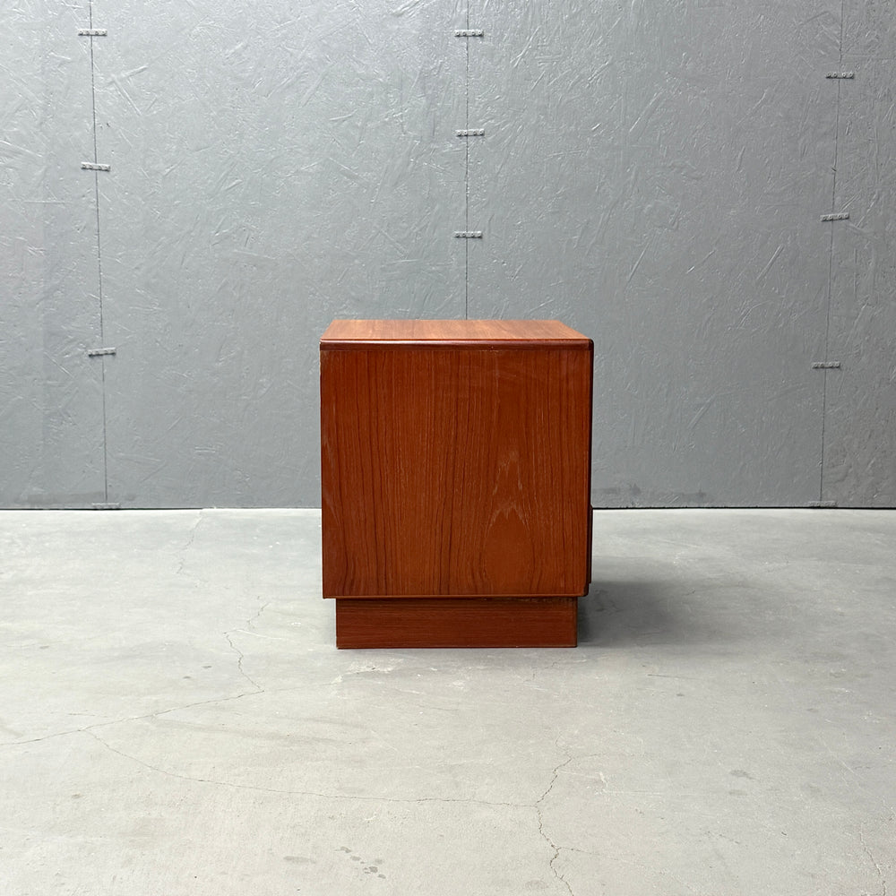 
                      
                        G-PLAN(ジープラン) / Fresco 3-Drawer Chest フレスコ 3段チェスト (501)
                      
                    