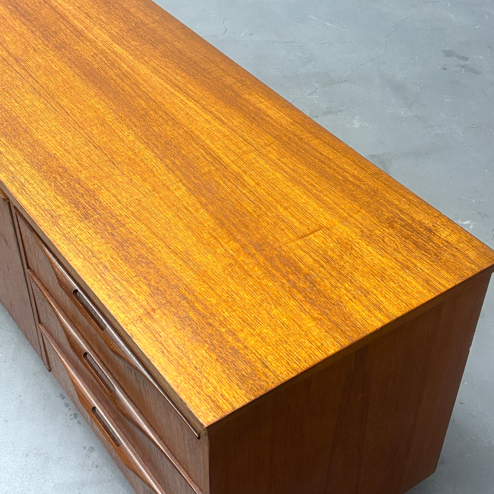 
                      
                        Stonehill(ストーンヒル) / Vintage Sideboard (401)
                      
                    