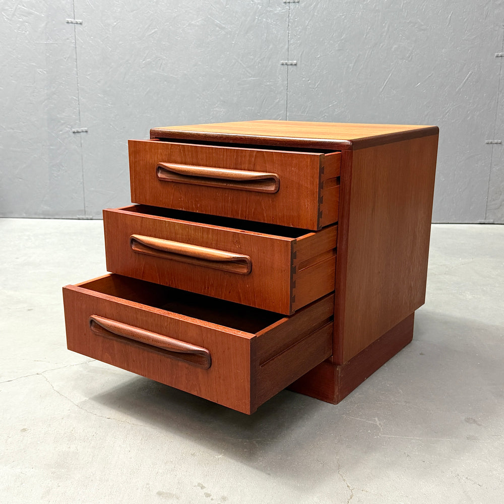 
                      
                        G-PLAN(ジープラン) / Fresco 3-Drawer Chest フレスコ 3段チェスト (501)
                      
                    