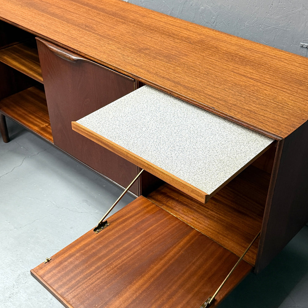 
                      
                        A.H.McINTOSH(マッキントッシュ) /  DUNVEGAN Sideboard (401)
                      
                    