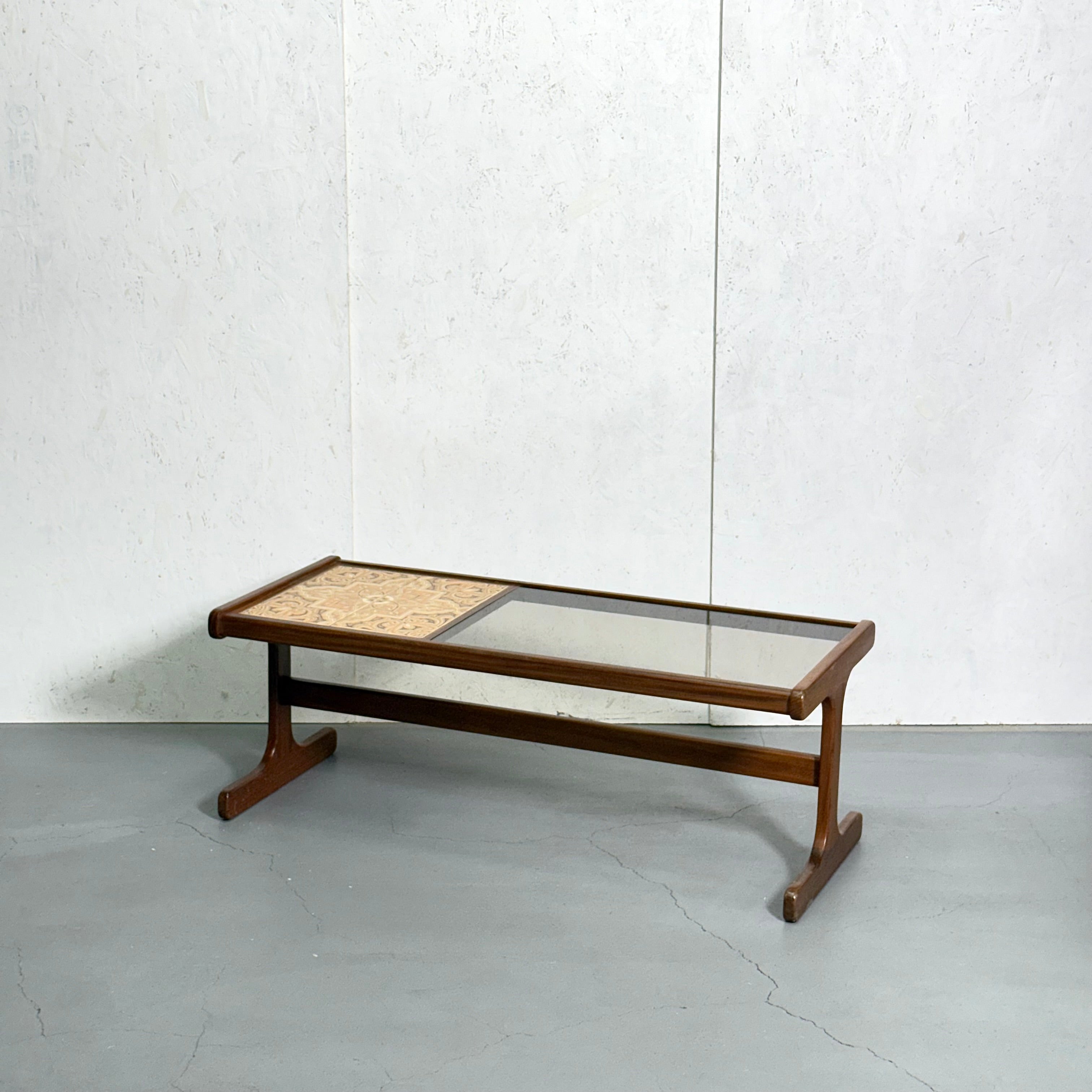 G-PLAN(ジープラン) /タイル ガラストップ コーヒーテーブル (301) G-PLAN(ジープラン) /タイル ガラストップ コーヒーテーブル (301