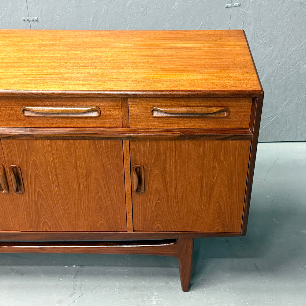 
                      
                        G-PLAN(ジープラン) / Fresco Sideboard フレスコ サイドボード (502)
                      
                    