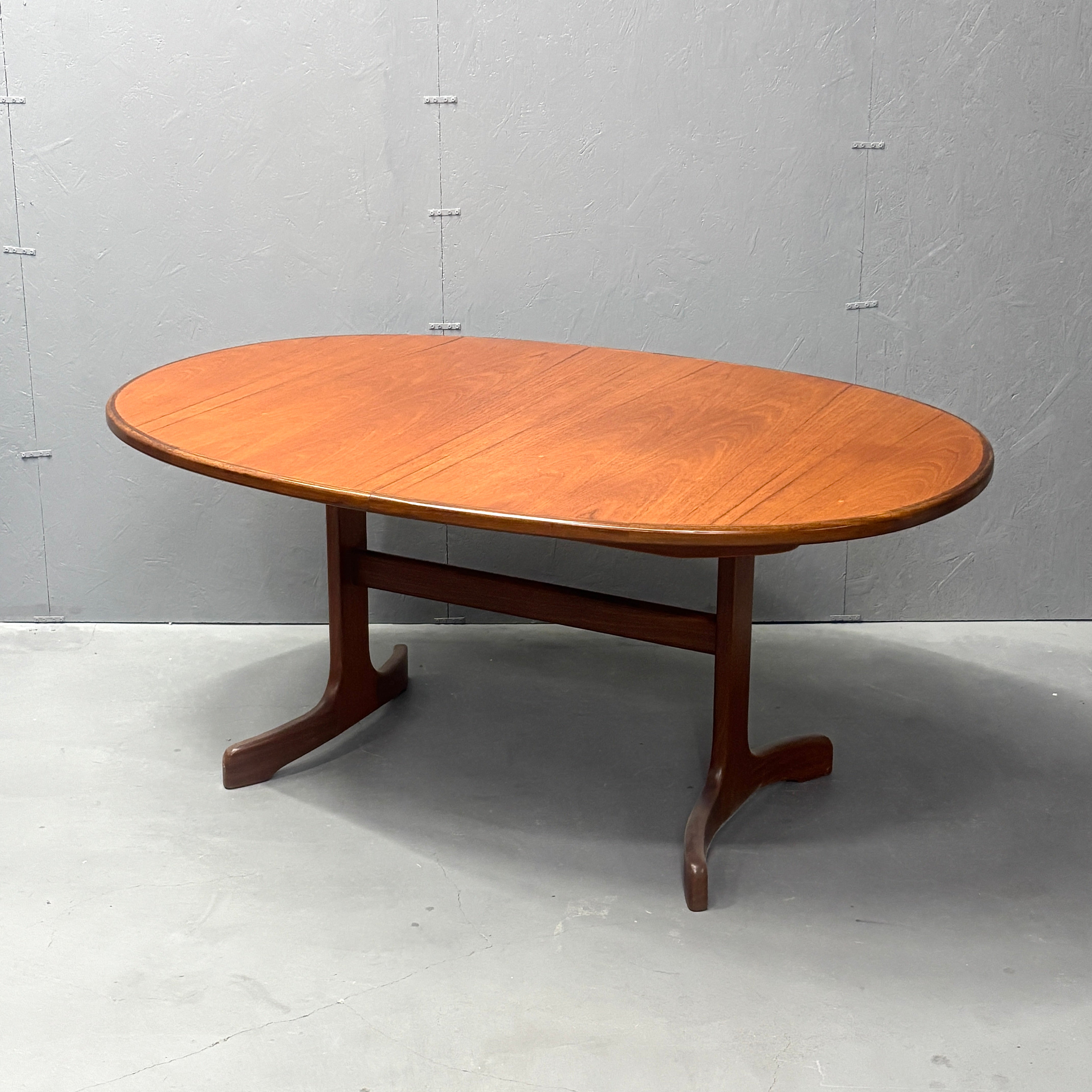 G-PLAN ホエールレッグ オーバルダイニングテーブル (302) G-PLAN(ジープラン) / WHALE TAILE OVAL TABLE ホエールレッグ