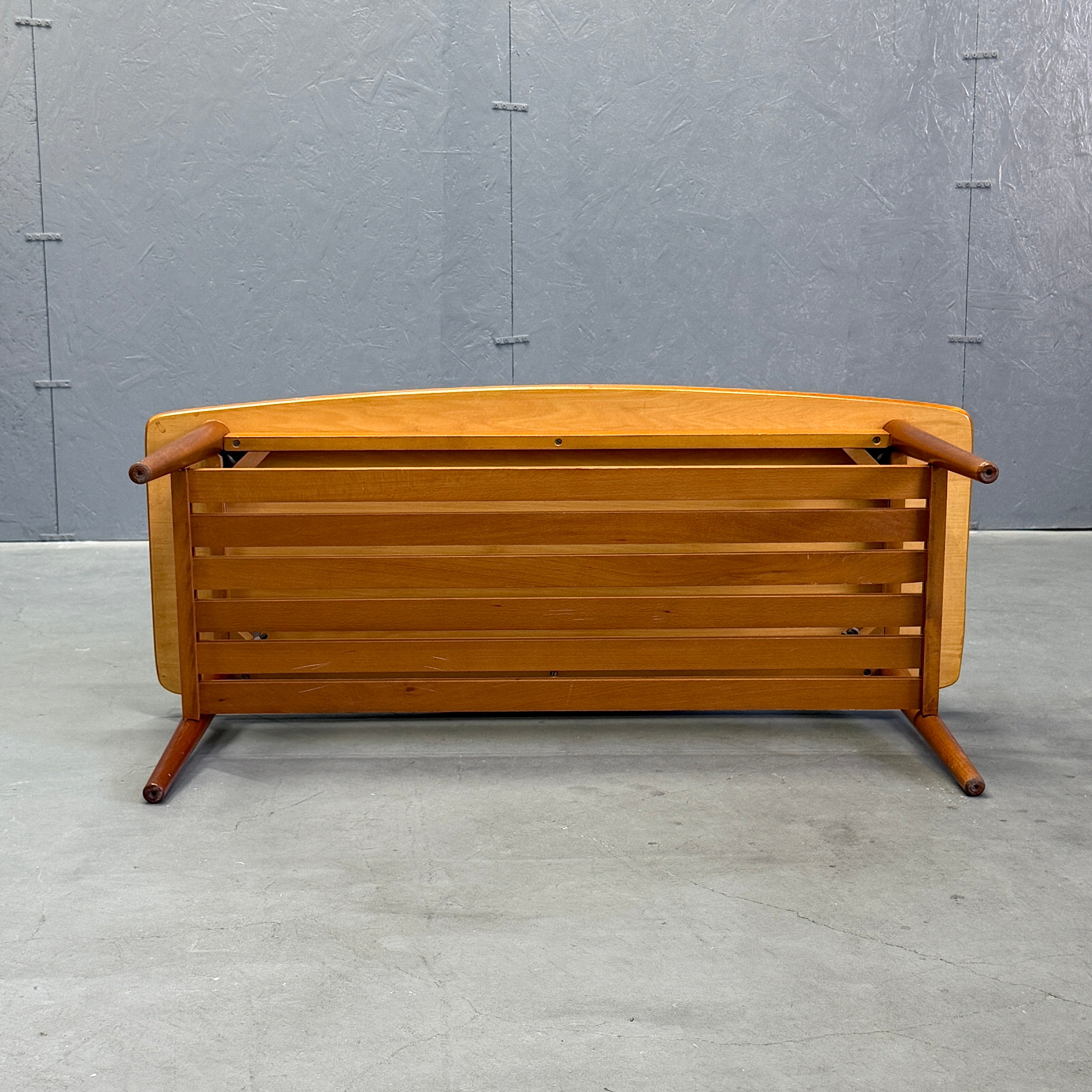 ルーマニア ヴィンテージ チーク コーヒーテーブル (601) Vintage Teak coffee table ヴィンテージ コーヒーテーブル (601