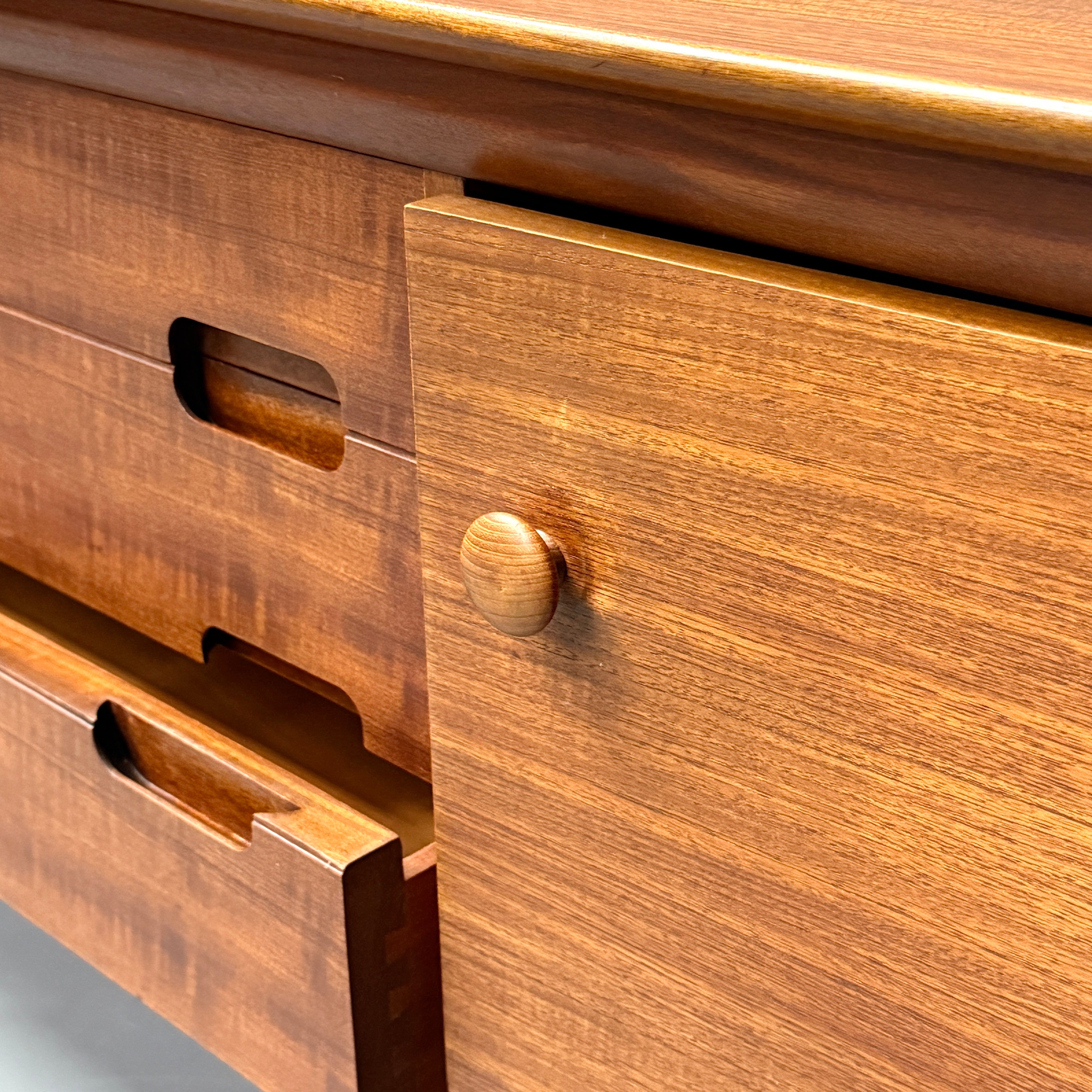 Younger(ヤンガー) / “Fonseca” Sideboard フォンセカ サイドボード