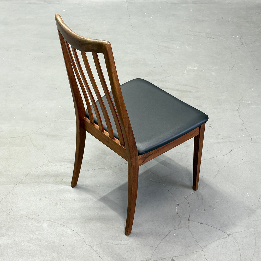 
                      
                        G-PLAN(ジープラン) / DINING CHAIR スラットバックチェア (402)
                      
                    