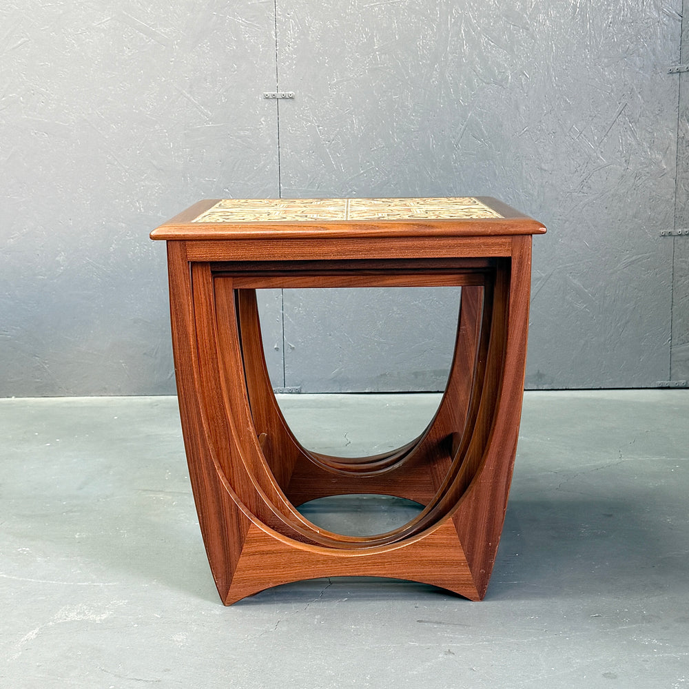 
                      
                        G-PLAN(ジープラン) / Astro  Tile top Nest table アストロ タイルトップ ネストテーブル (501)
                      
                    