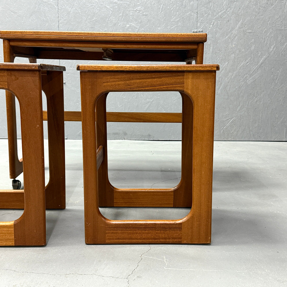 
                      
                        A.H.McINTOSH(マッキントッシュ) / Nest table ネストテーブル (402)
                      
                    