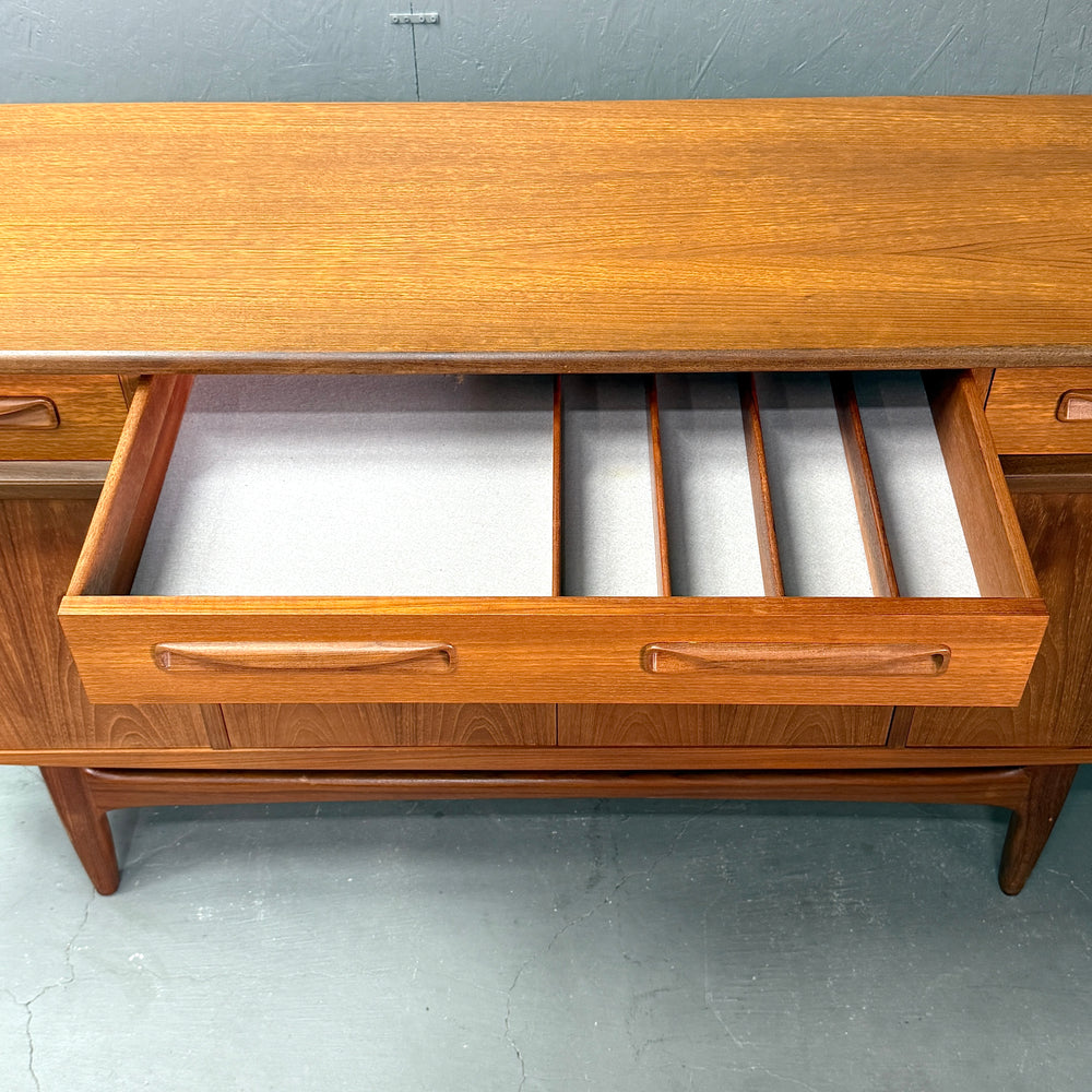 
                      
                        G-PLAN(ジープラン) / Fresco Sideboard フレスコ サイドボード (504)
                      
                    