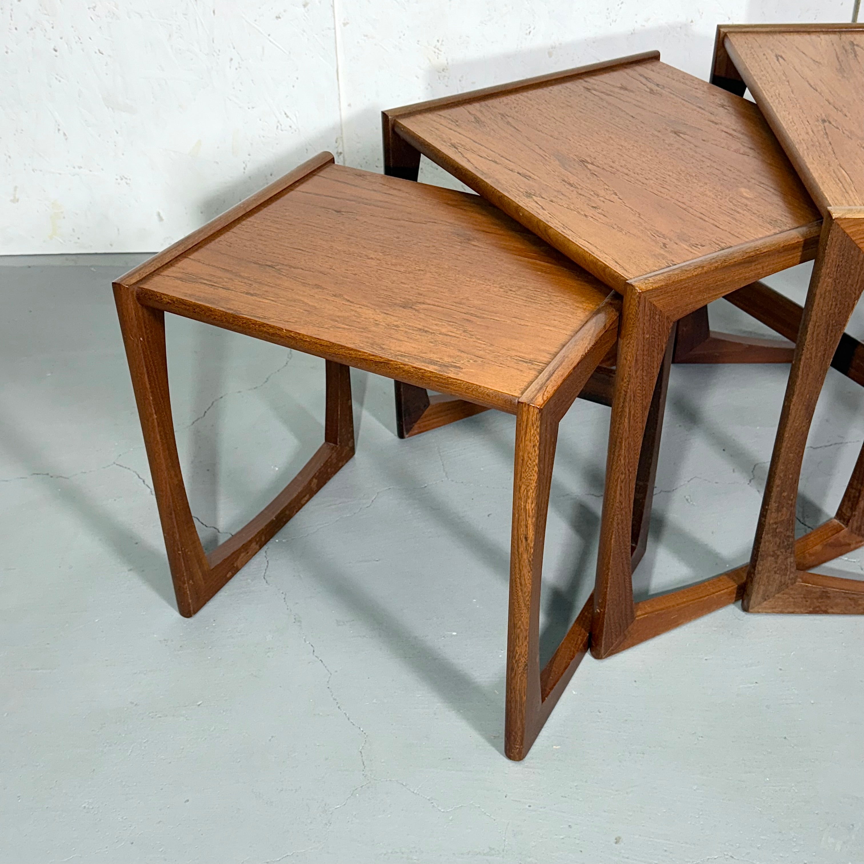 G-PLAN QUADRILLE クアドリル ネストテーブル (301) G-PLAN QUADRILLE クアドリル ネストテーブル (301)