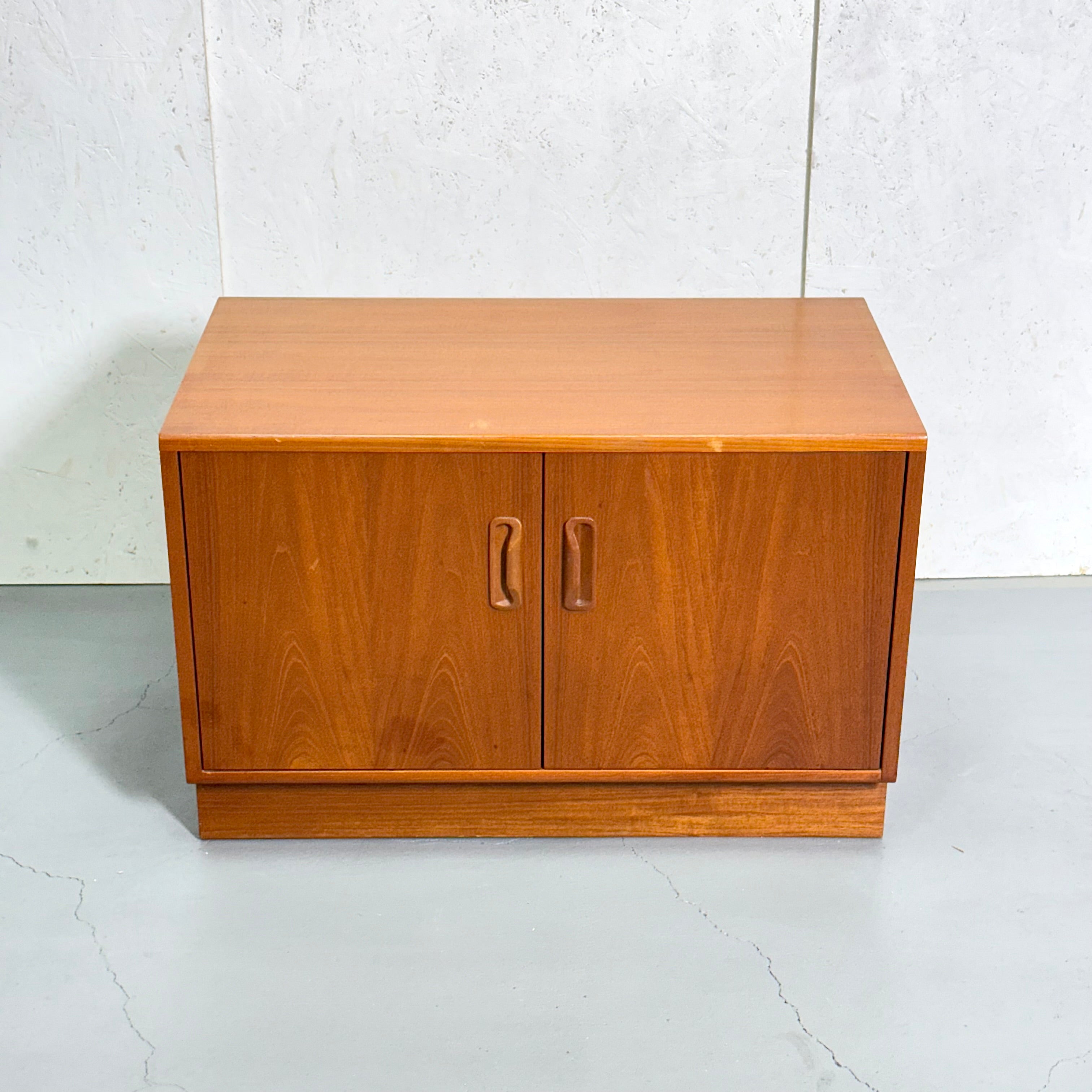 G-PLAN(ジープラン) / ベースユニット カップボード (301) G-PLAN(ジープラン) / ベースユニット カップボード (301) 【公式通販】