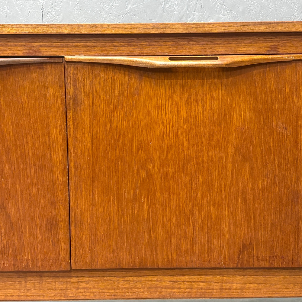 
                      
                        Stonehill(ストーンヒル) / Vintage Sideboard (401)
                      
                    