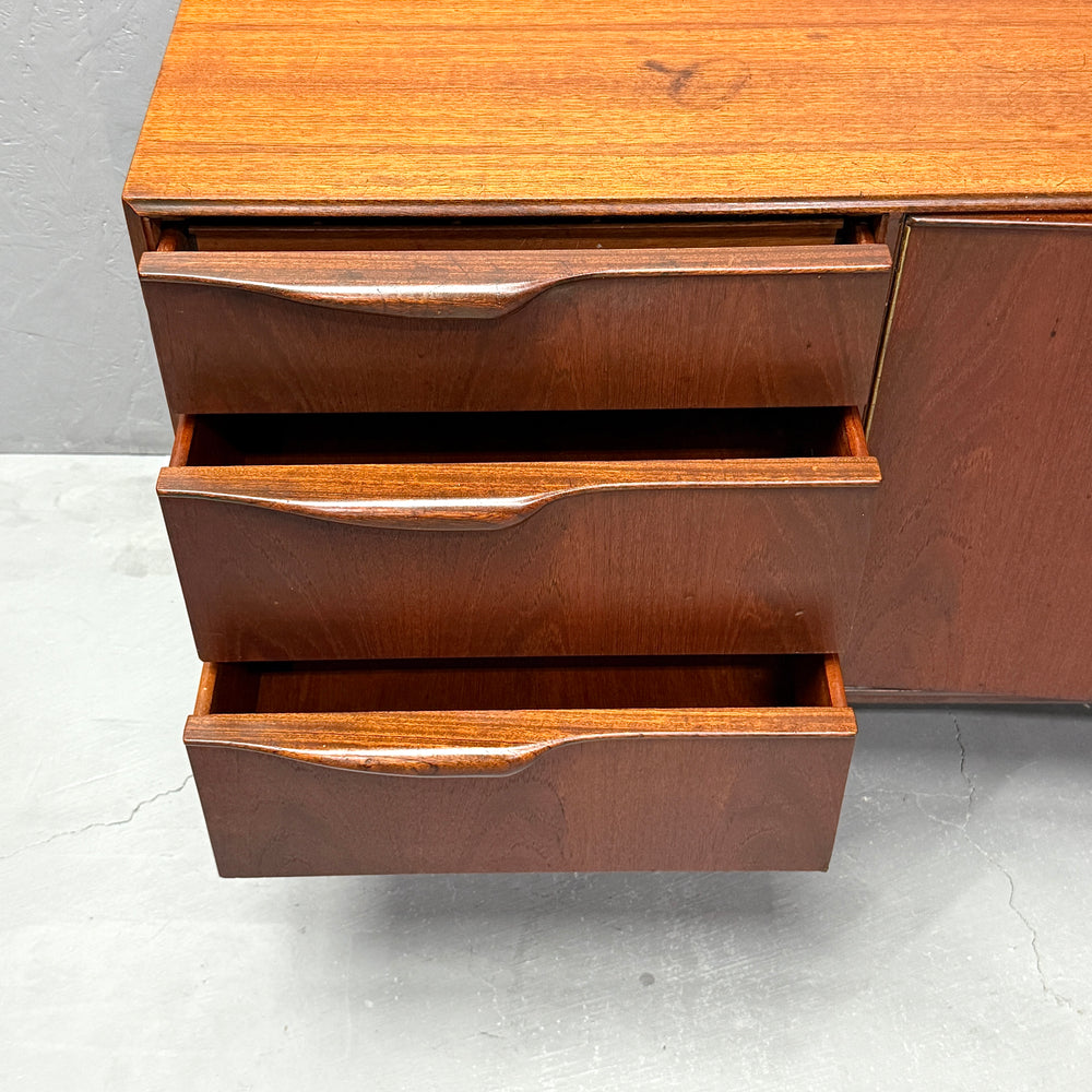 
                      
                        A.H.McINTOSH(マッキントッシュ) /  DUNVEGAN Sideboard (401)
                      
                    