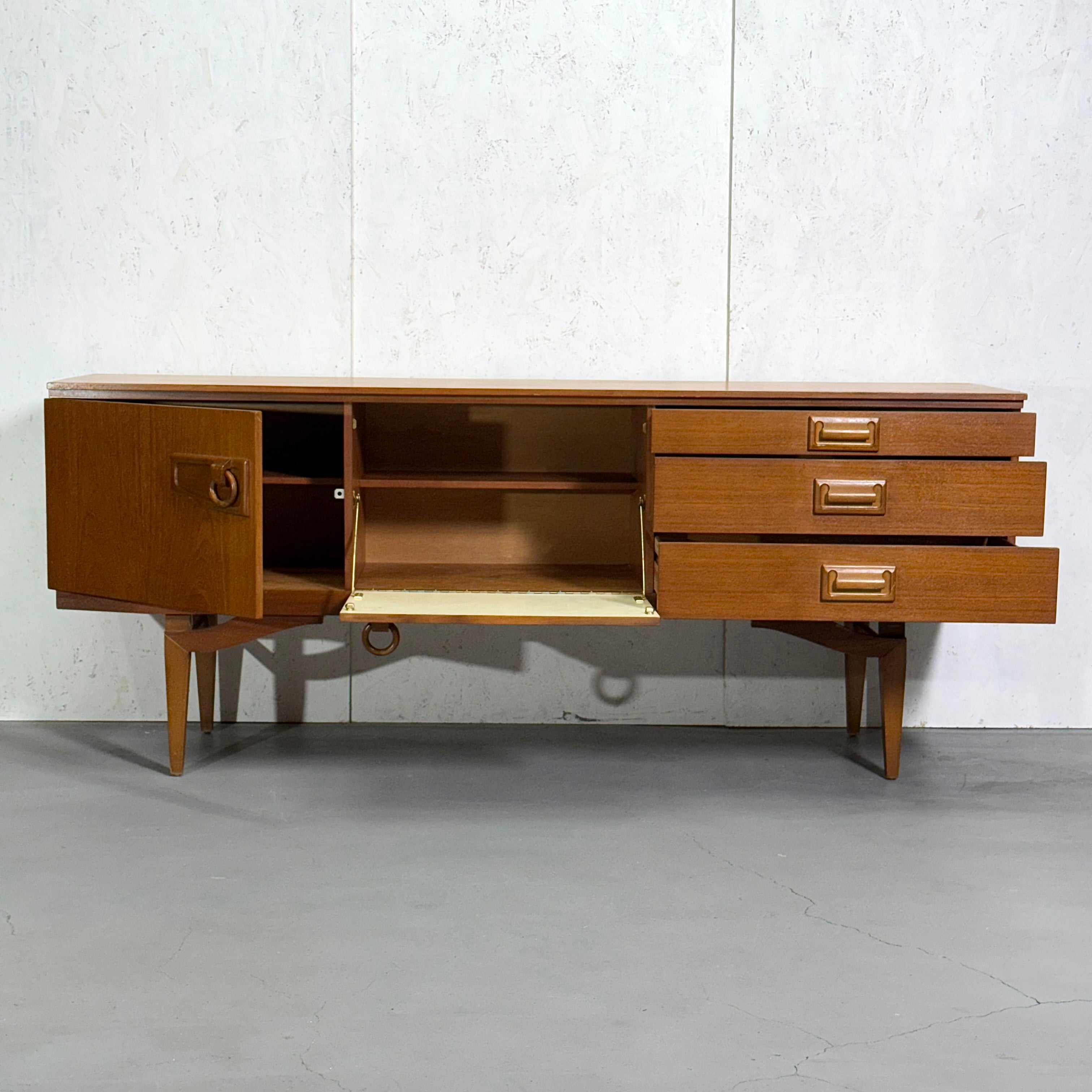 Beautility イギリス ヴィンテージ サイドボード (302) Beautility イギリス ヴィンテージ サイドボード (302) Beautility