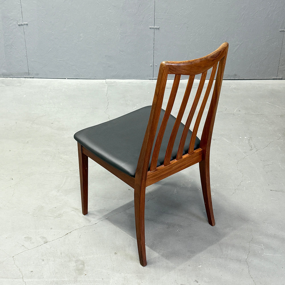 
                      
                        G-PLAN(ジープラン) / DINING CHAIR スラットバックチェア (401)
                      
                    