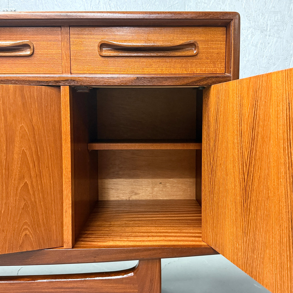 
                      
                        G-PLAN(ジープラン) / Fresco Sideboard フレスコ サイドボード (502)
                      
                    