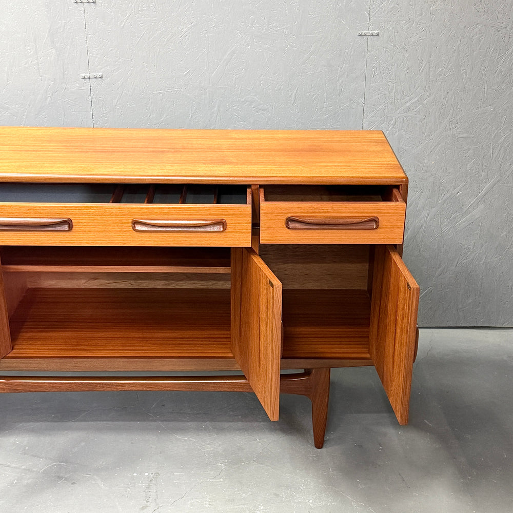 
                      
                        G-PLAN(ジープラン) / Fresco Sideboard フレスコ サイドボード (501)
                      
                    