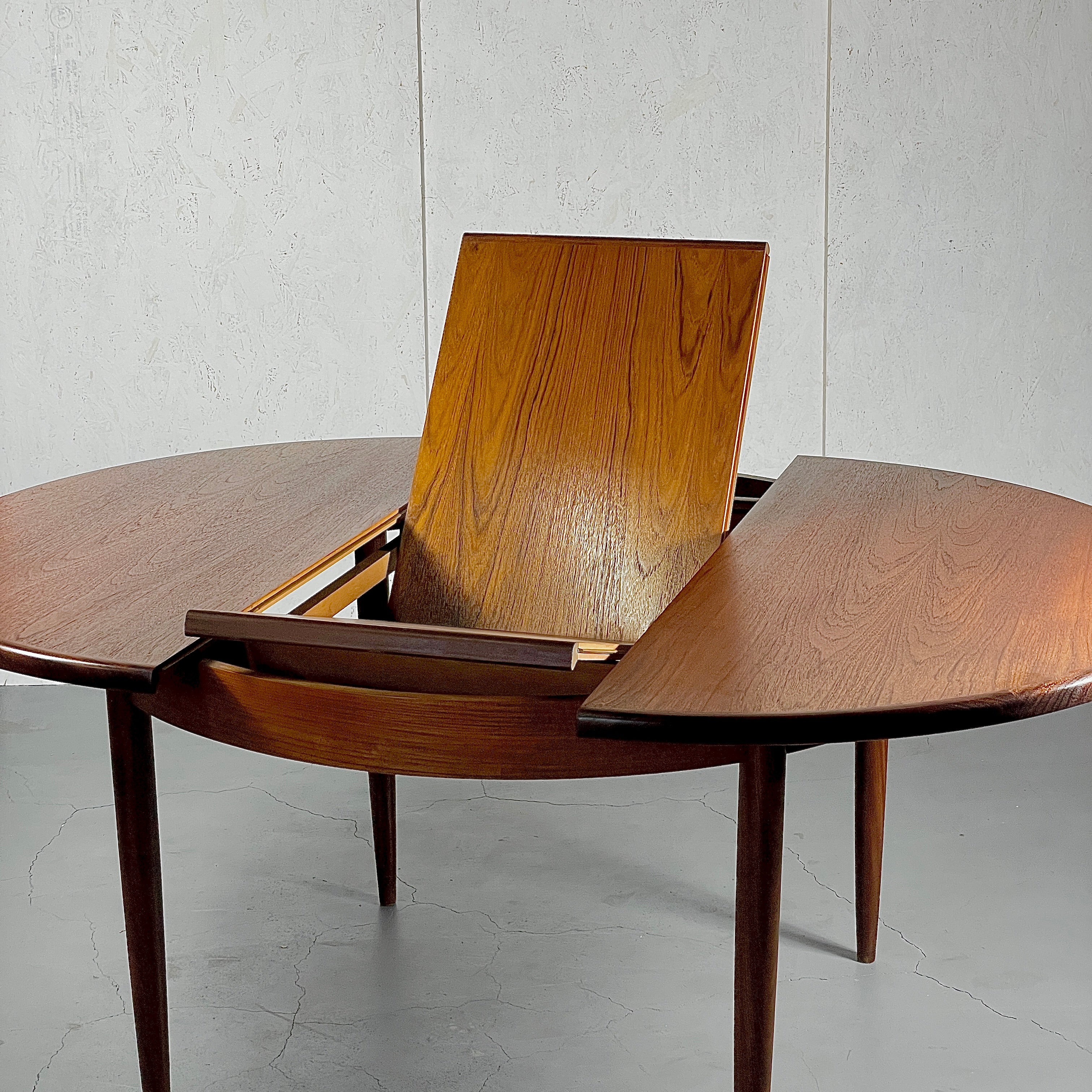 G-PLAN フレスコ ラウンドエクステンション ダイニングテーブル (308) G-PLAN(ジープラン) / Fresco ROUND TABLE フレスコ ラウンド