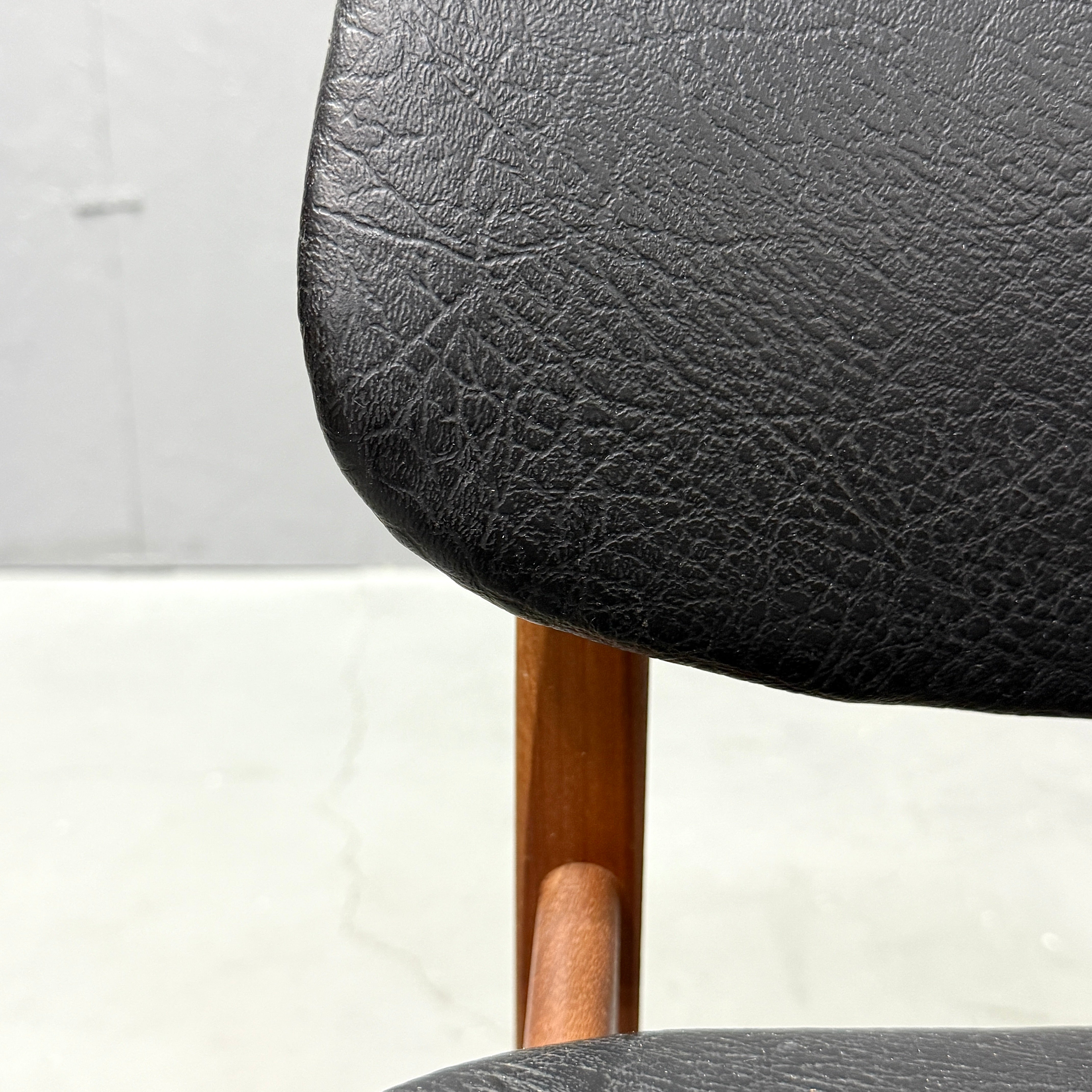 Elliots of Newbury(EON) / VINTAGE CHAIR ヴィンテージチェア (504
