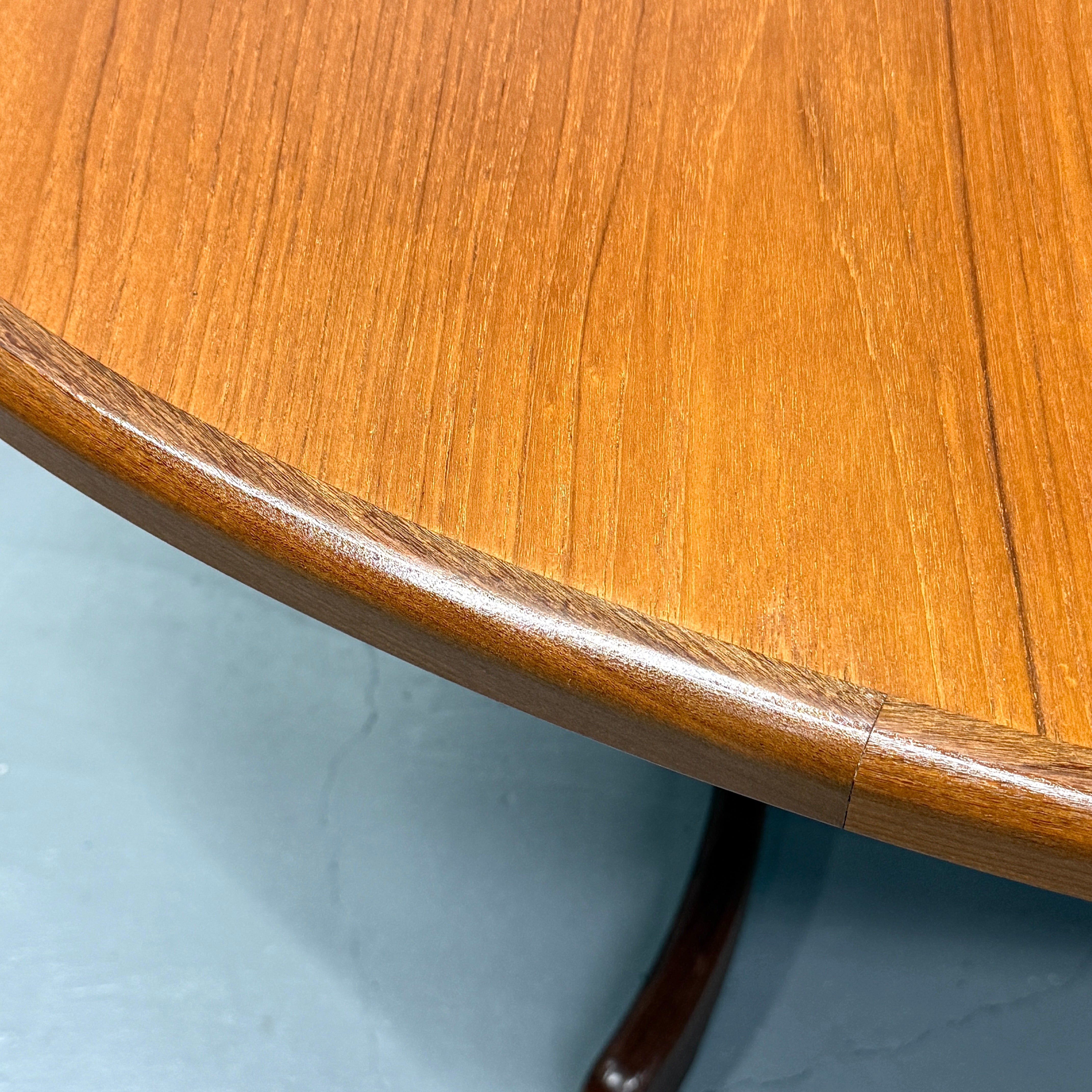 G-PLAN(ジープラン) / WHALE TAILE OVAL TABLE ホエールレッグ