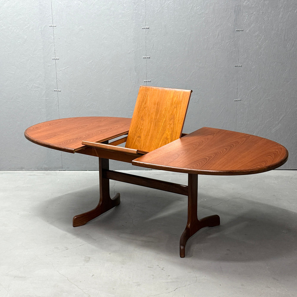 
                      
                        G-PLAN(ジープラン) / WHALE TAILE OVAL TABLE ホエールレッグ オーバルダイニングテーブル (401)
                      
                    