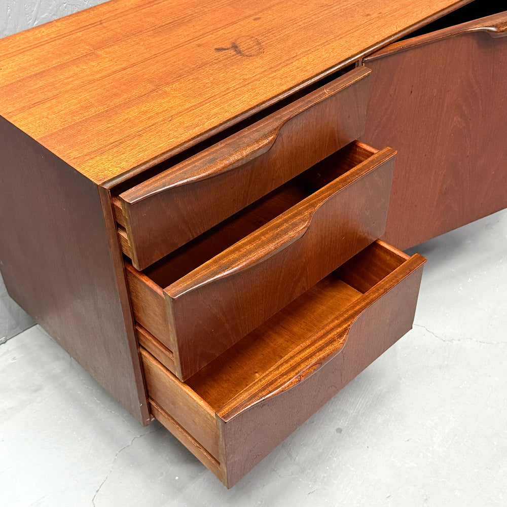 
                      
                        A.H.McINTOSH(マッキントッシュ) /  DUNVEGAN Sideboard (401)
                      
                    