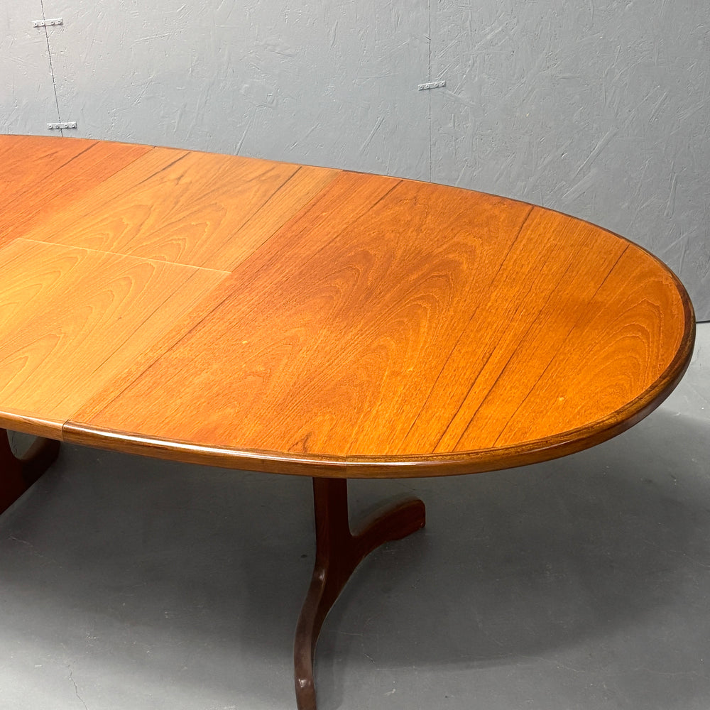 
                      
                        G-PLAN(ジープラン) / WHALE TAILE OVAL TABLE ホエールレッグ オーバルダイニングテーブル (301)
                      
                    