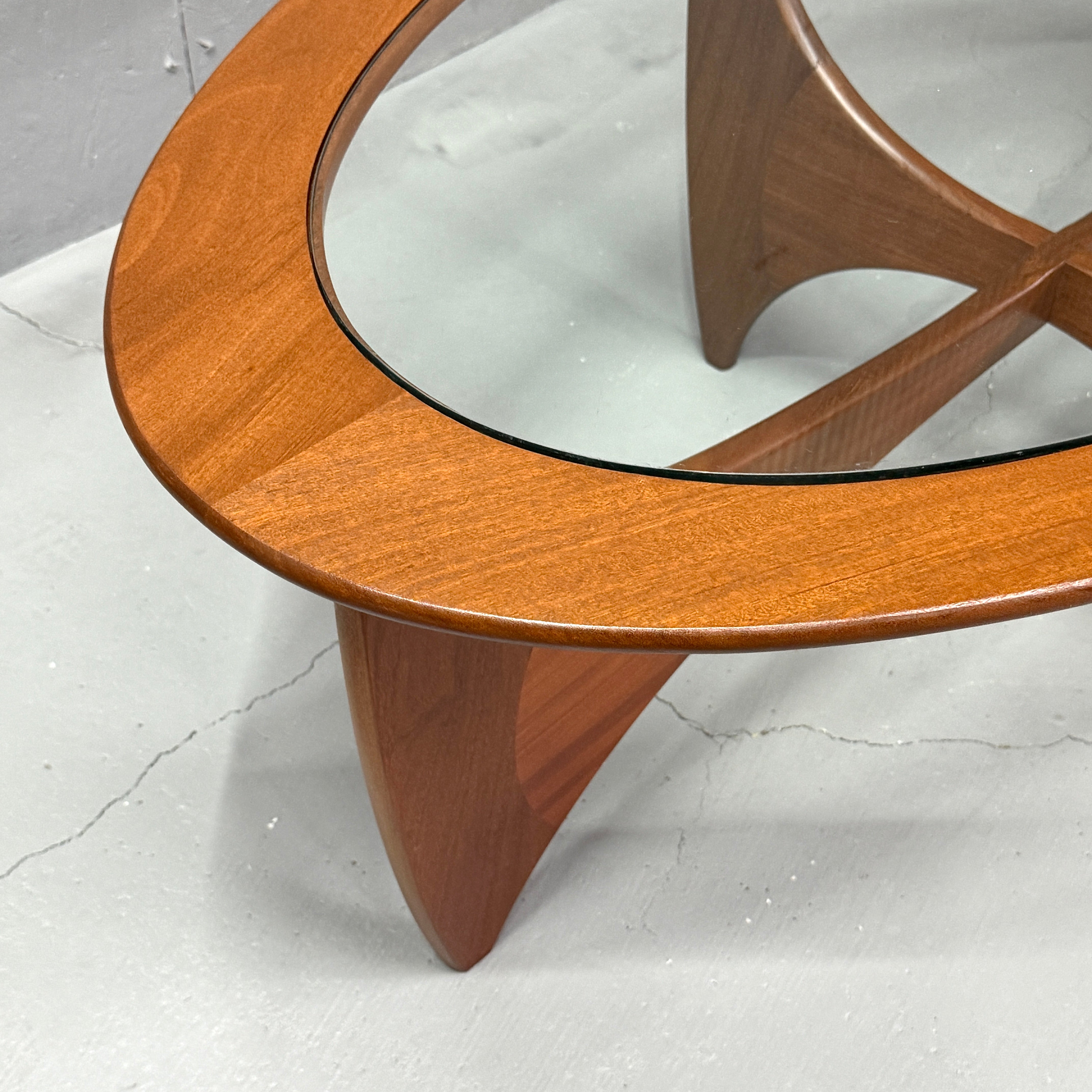 G-PLAN(ジープラン) / アストロ ネストテーブル (401) G-PLAN(ジープラン) / ASTRO OVAL COFFEE TABLE アストロ オーバル