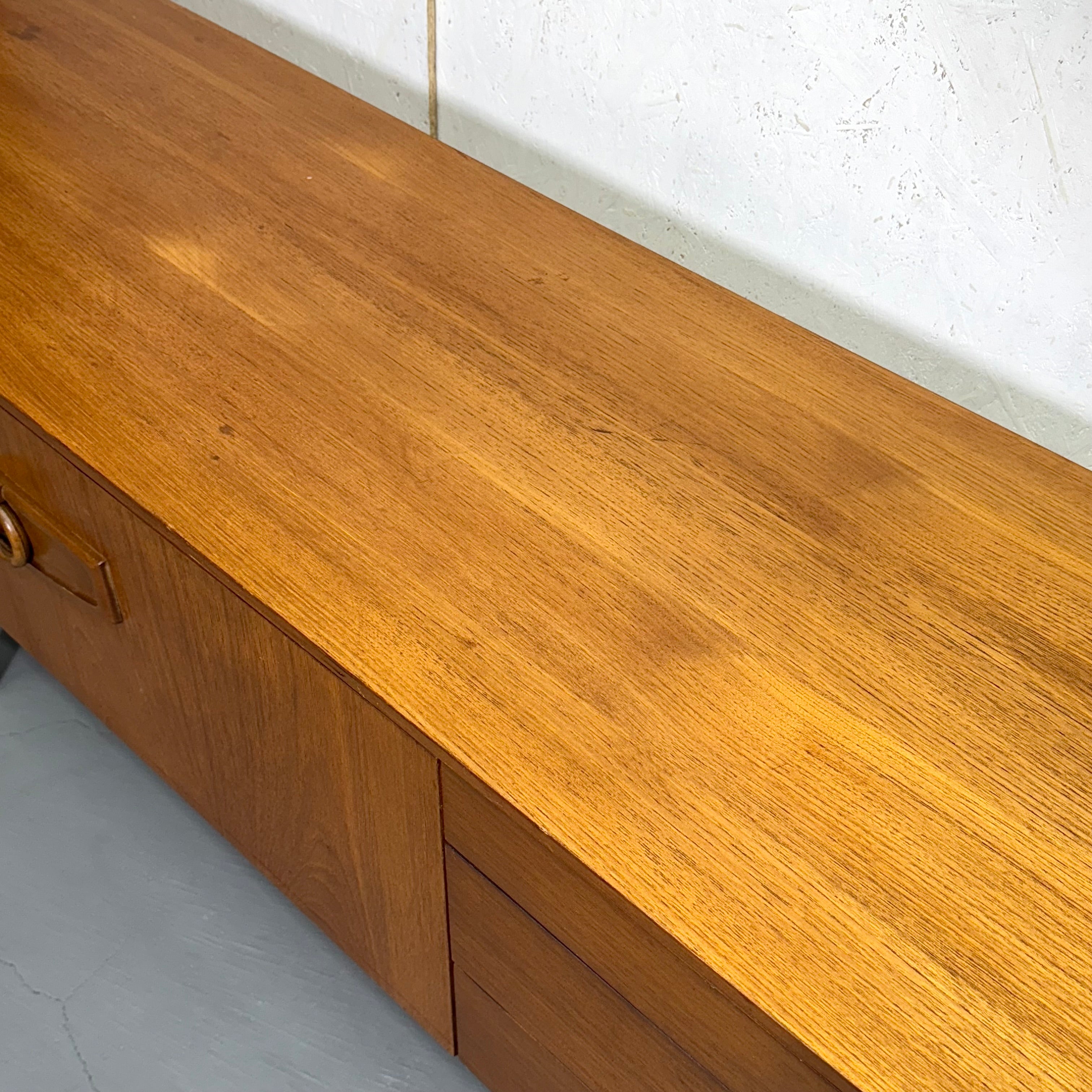 Beautility イギリス ヴィンテージ サイドボード (302) Beautility (ビューティリティ) / ヴィンテージ サイドボード