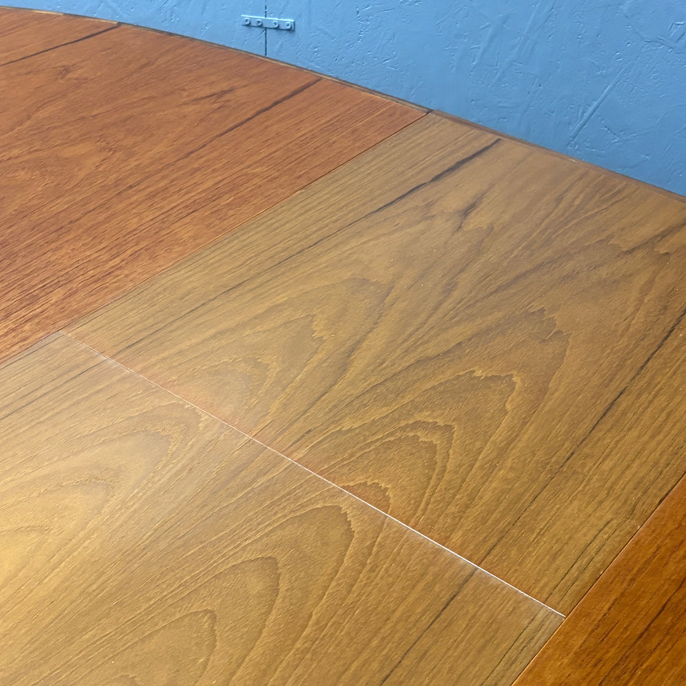 
                      
                        G-PLAN(ジープラン) / WHALE TAILE OVAL TABLE ホエールレッグ オーバルダイニングテーブル (301)
                      
                    