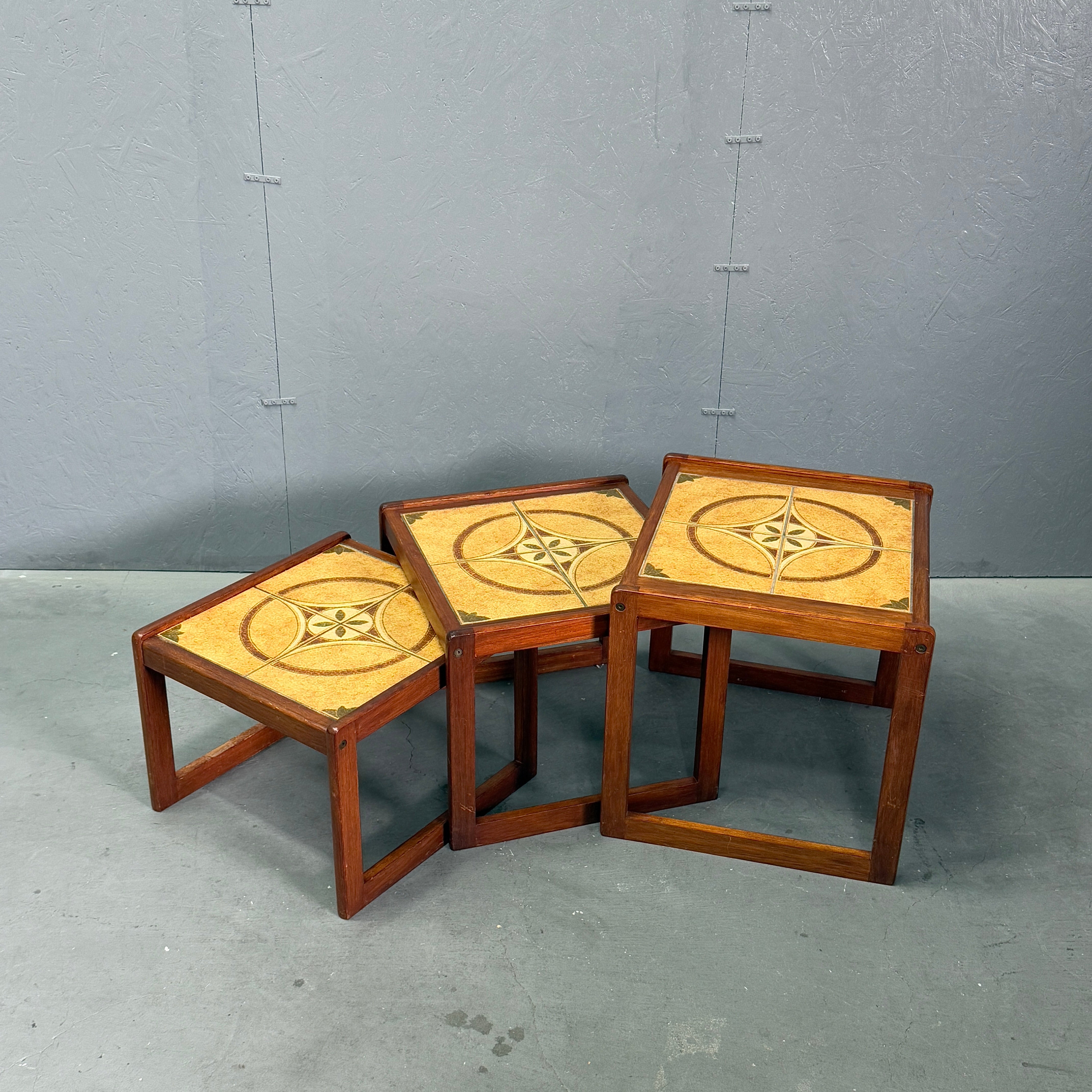 Vintage Teak Tile-Top Nest Table ヴィンテージ タイルトップ ネスト