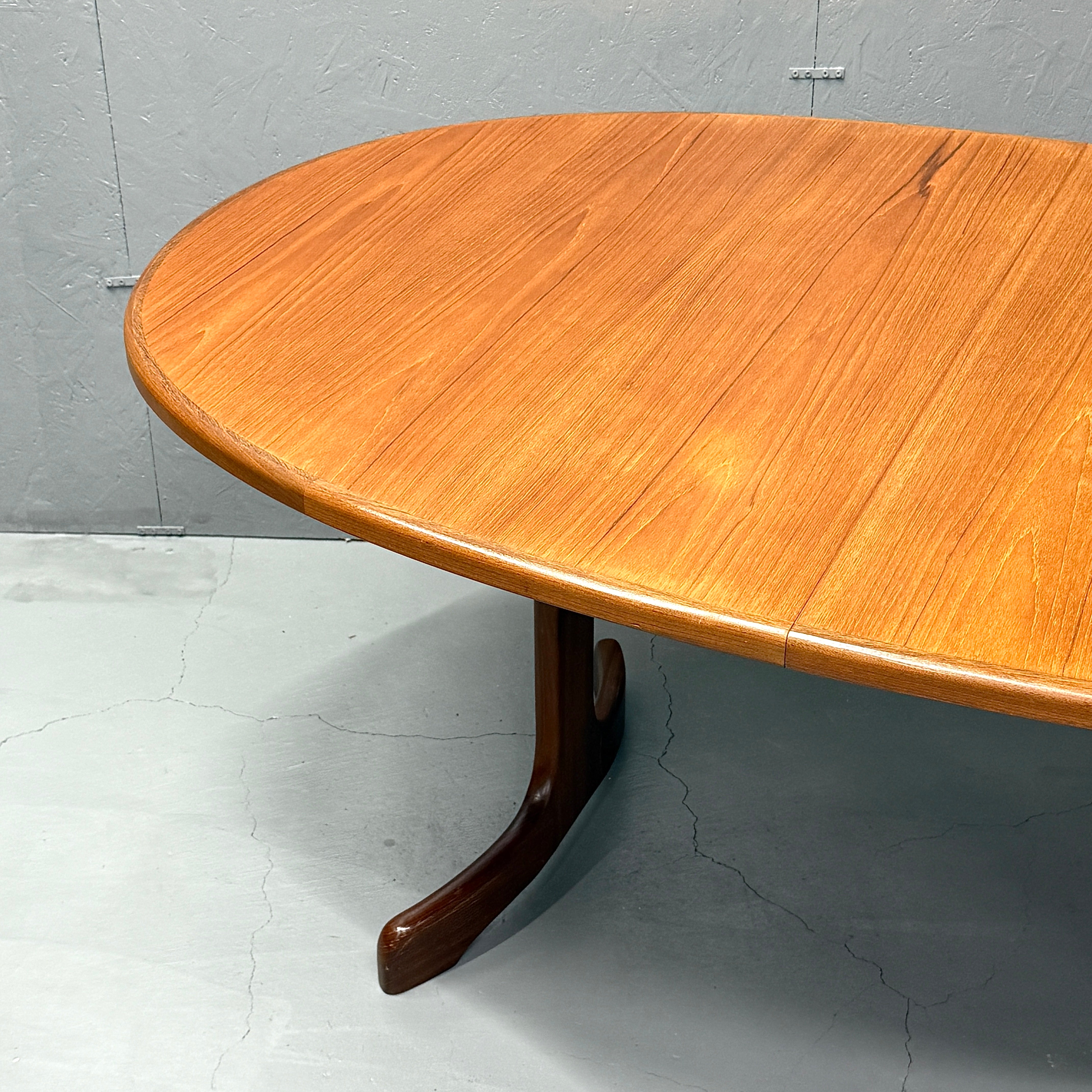 G-PLAN(ジープラン) / WHALE TAILE OVAL TABLE ホエールレッグ