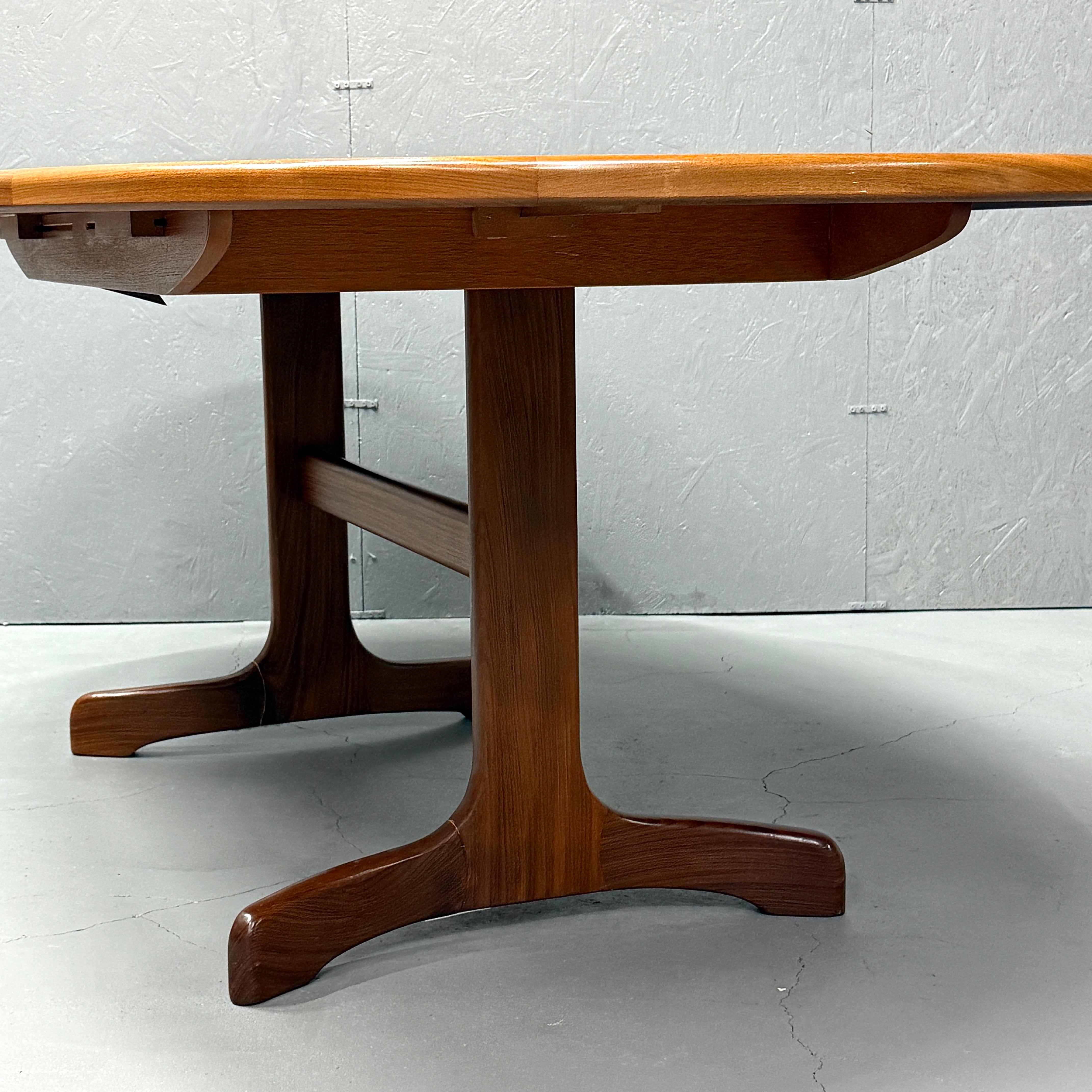 G-PLAN(ジープラン) / WHALE TAILE OVAL TABLE ホエールレッグ