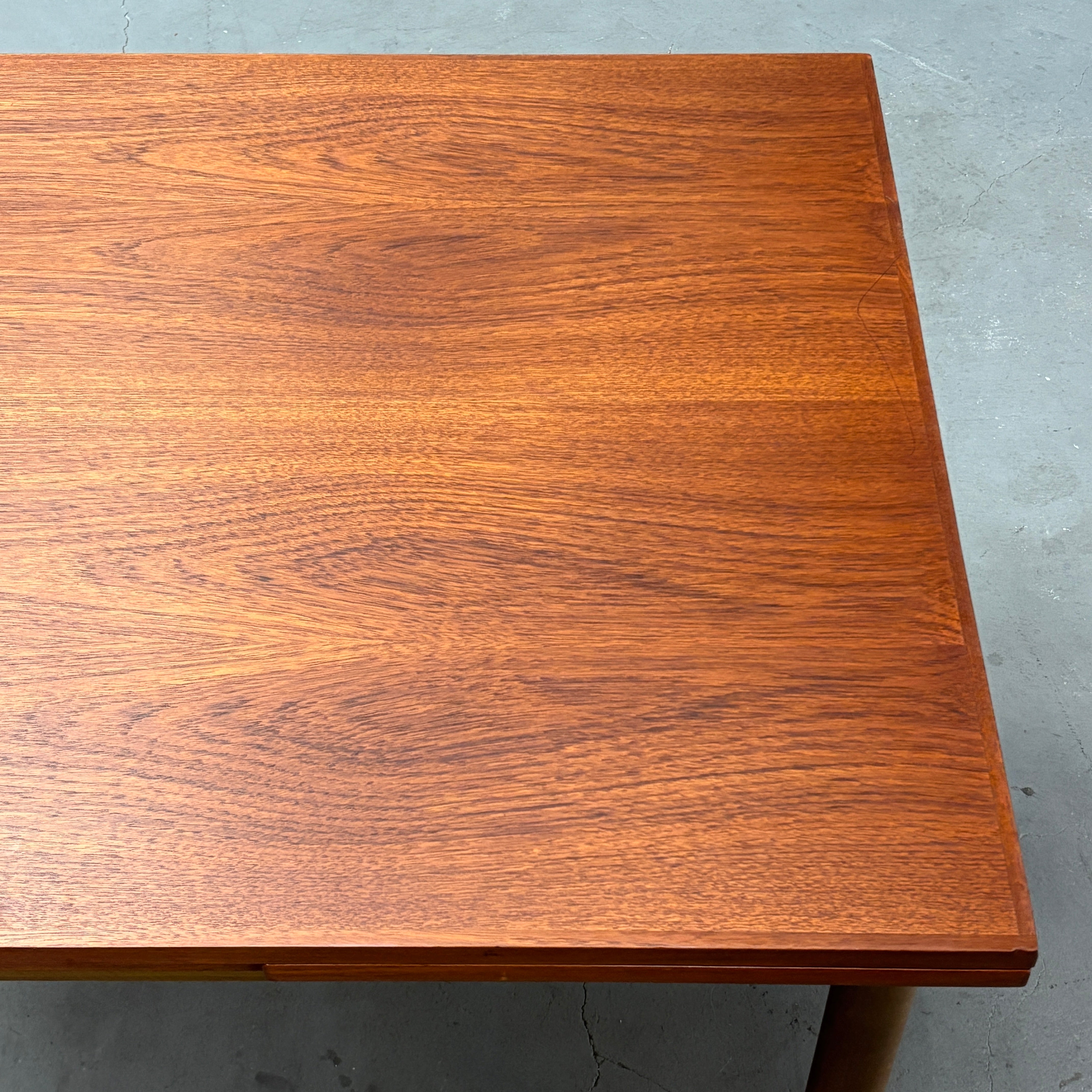 Danish Vintage / Draw-Leaf Dining Table デンマークヴィンテージ