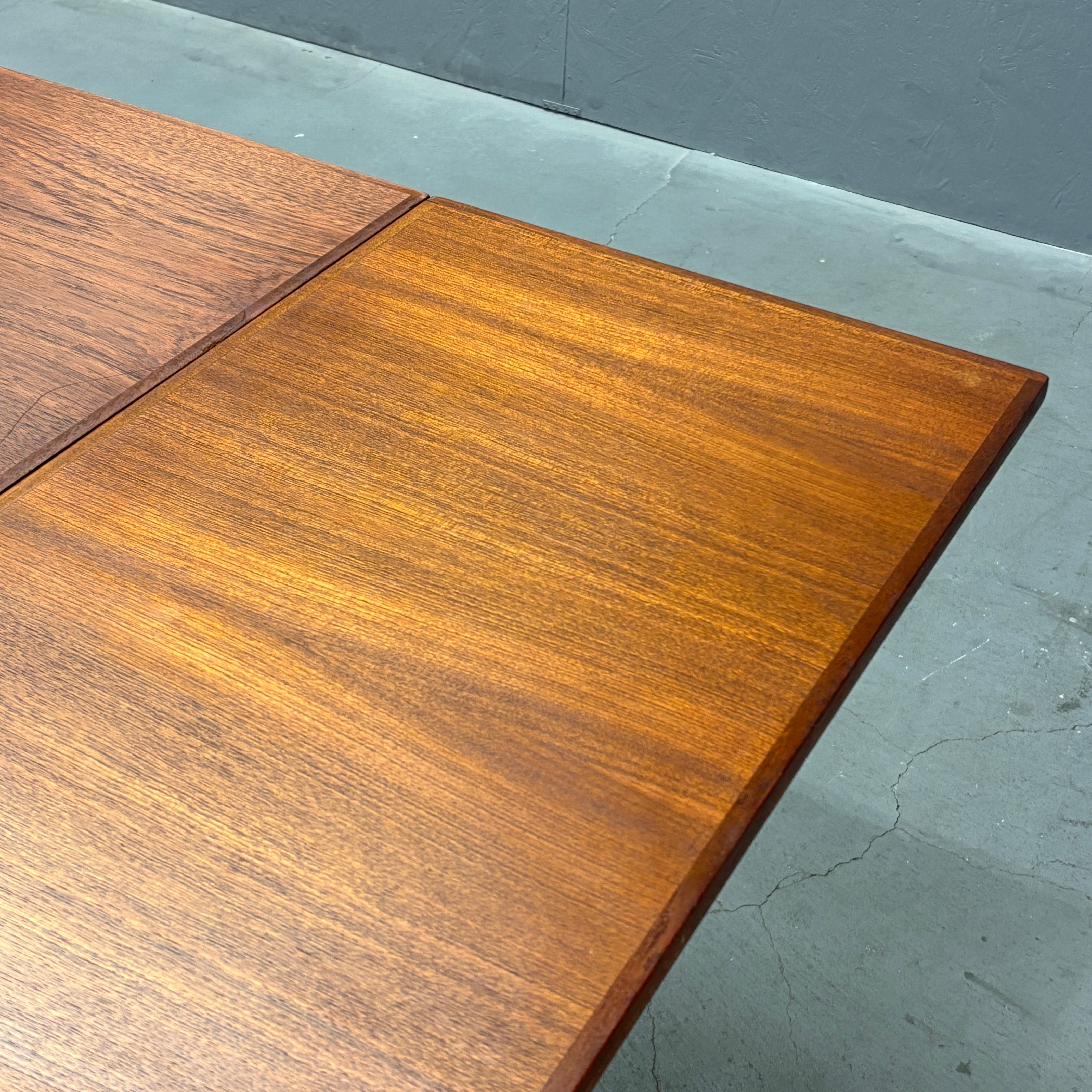 Danish Vintage / Draw-Leaf Dining Table デンマークヴィンテージ