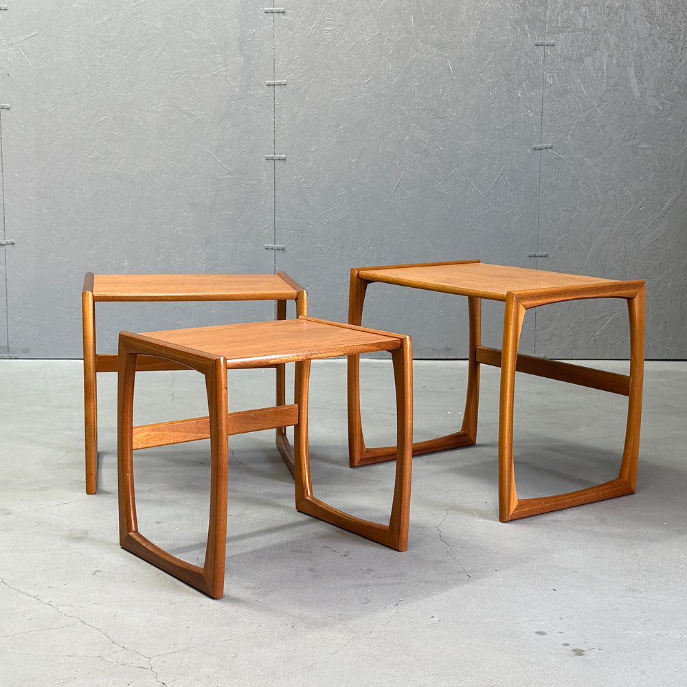 
                      
                        Teak Nest of Tables チーク ネストテーブル
                      
                    