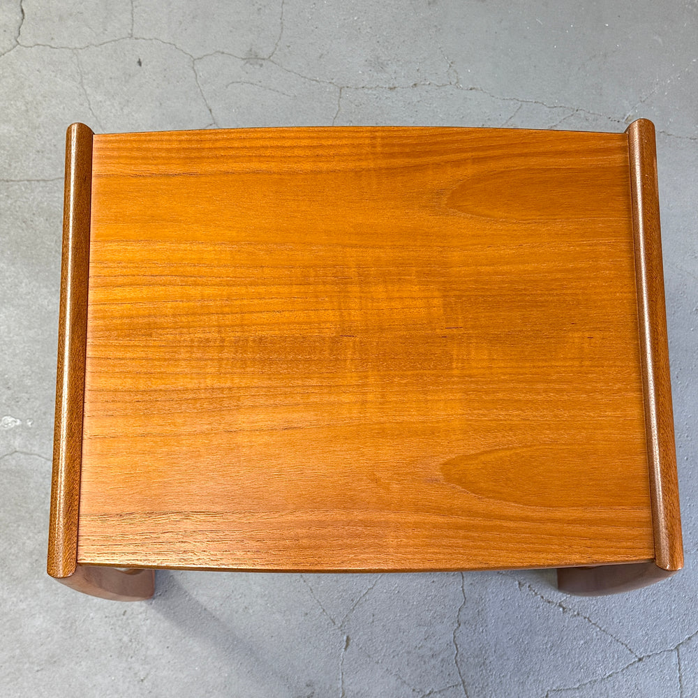 
                      
                        Teak Nest of Tables チーク ネストテーブル
                      
                    