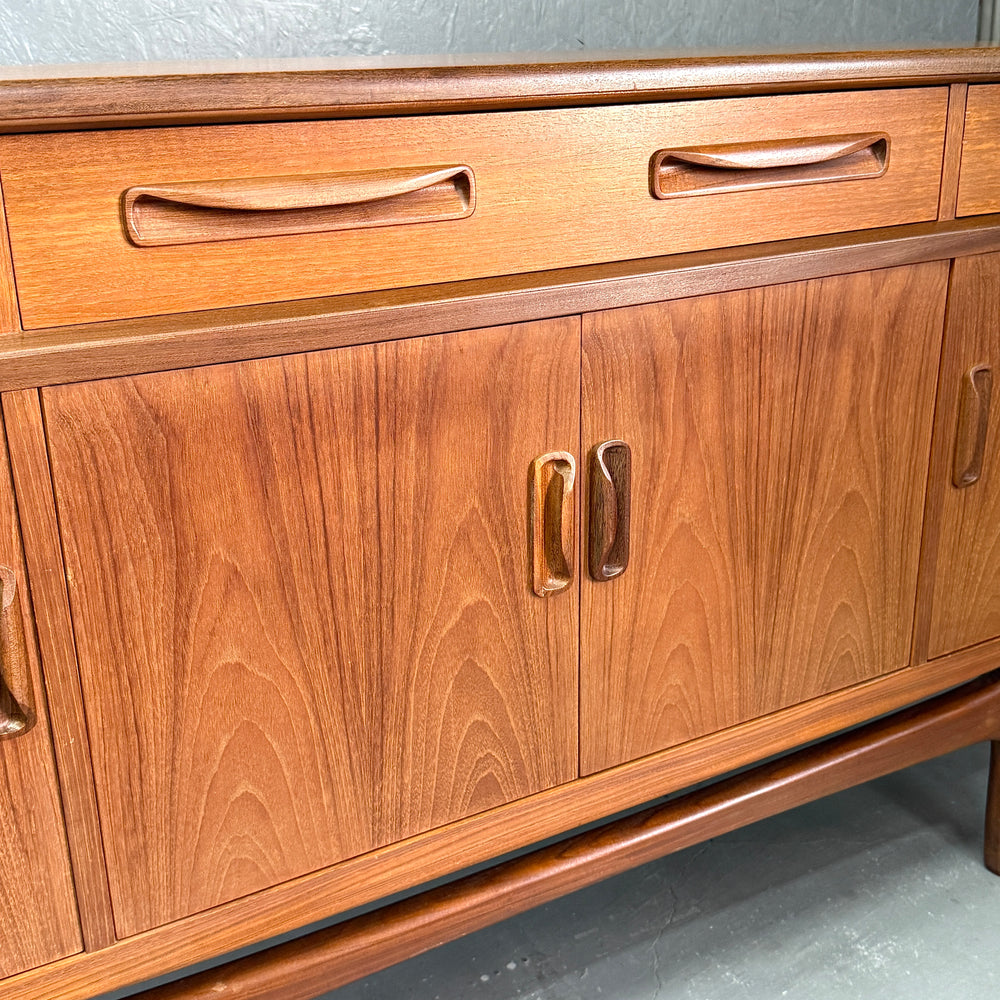 
                      
                        G-PLAN(ジープラン) / Fresco Sideboard フレスコ サイドボード (504)
                      
                    