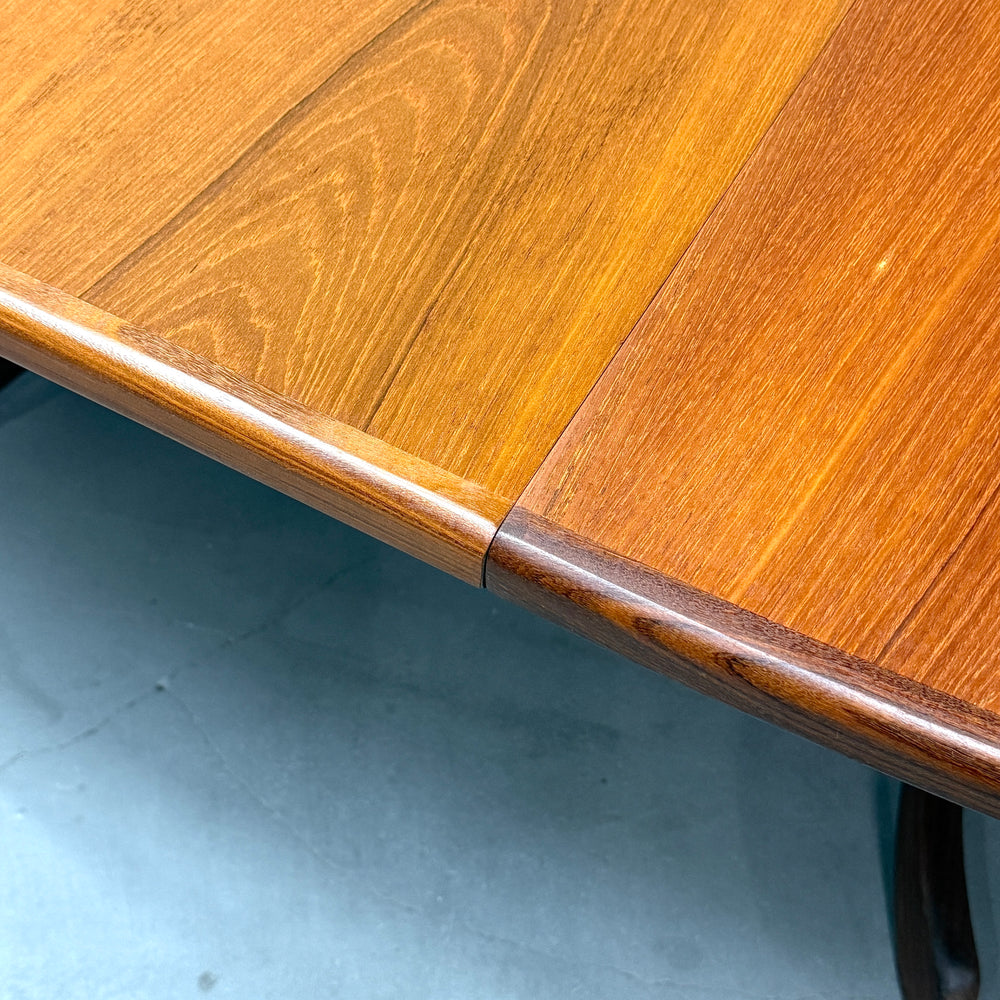 
                      
                        G-PLAN(ジープラン) / WHALE TAILE OVAL TABLE ホエールレッグ オーバルダイニングテーブル (401)
                      
                    